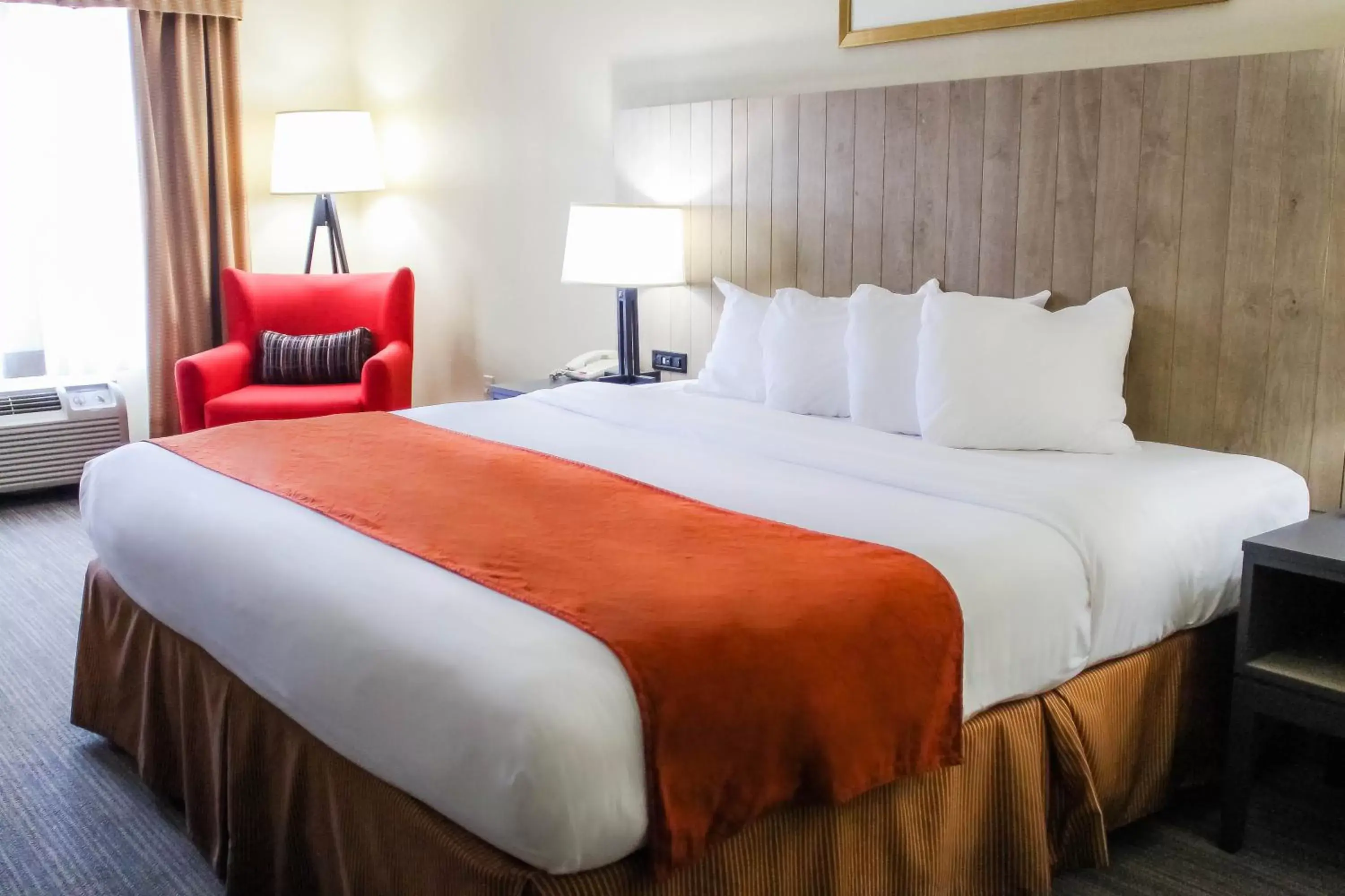 Bed in Country Inn & Suites by Radisson, Chester, VA