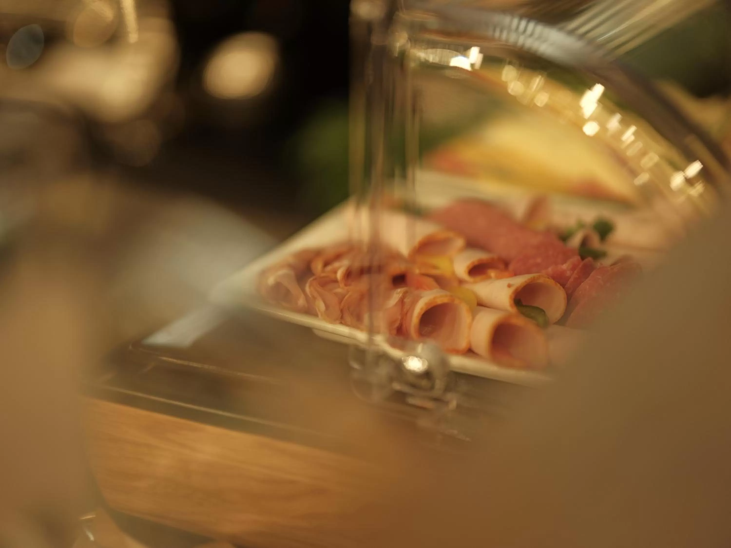 Food and drinks in THE ROOMS - Hotel & House