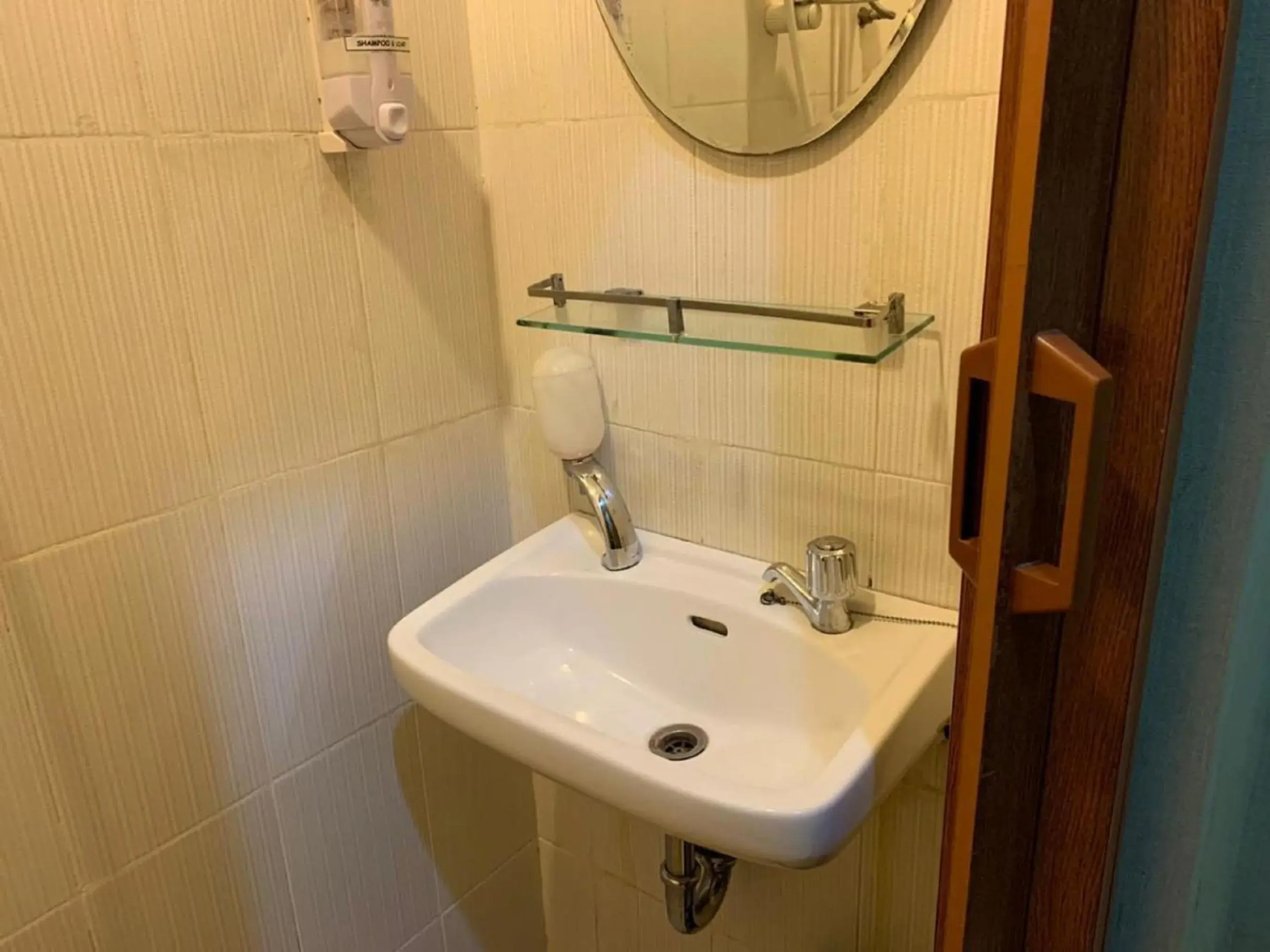 Bathroom in Hotel Rumah Shinta