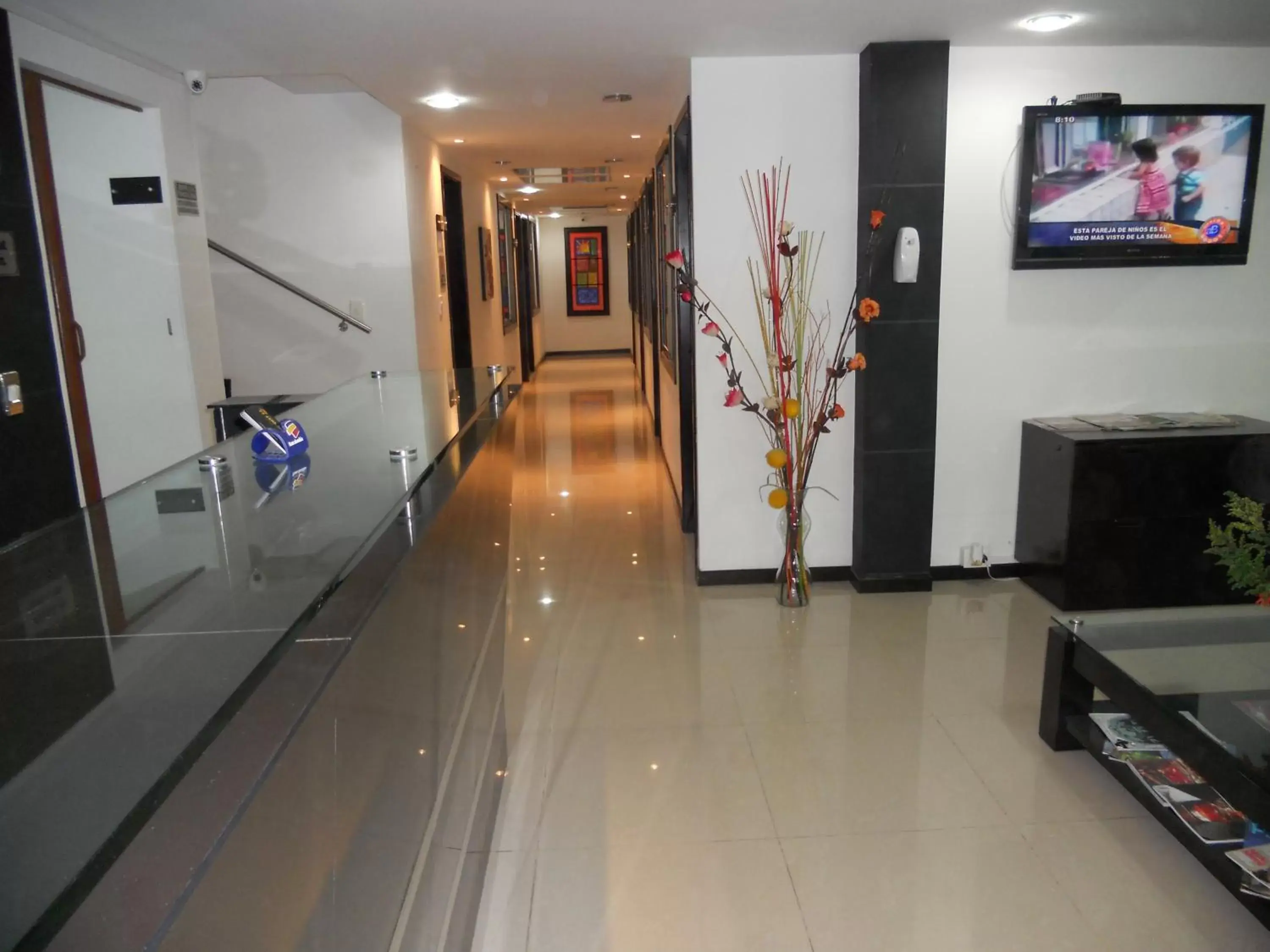 Lobby or reception, TV/Entertainment Center in Hotel Expo Inn Embajada