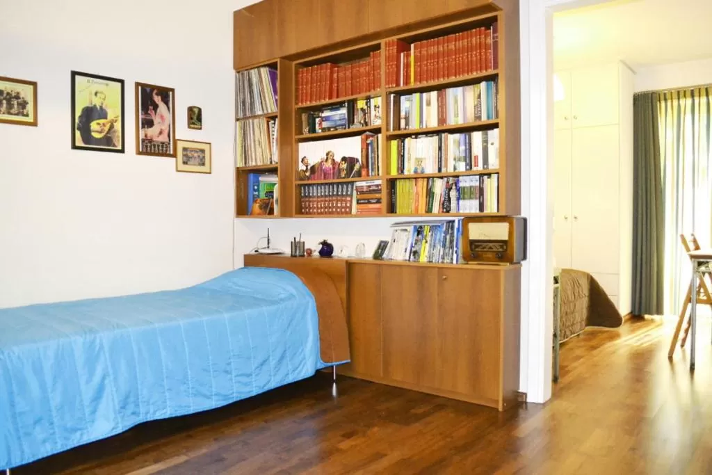 Photo of the whole room, Bed in Veggie Garden Athens B&B