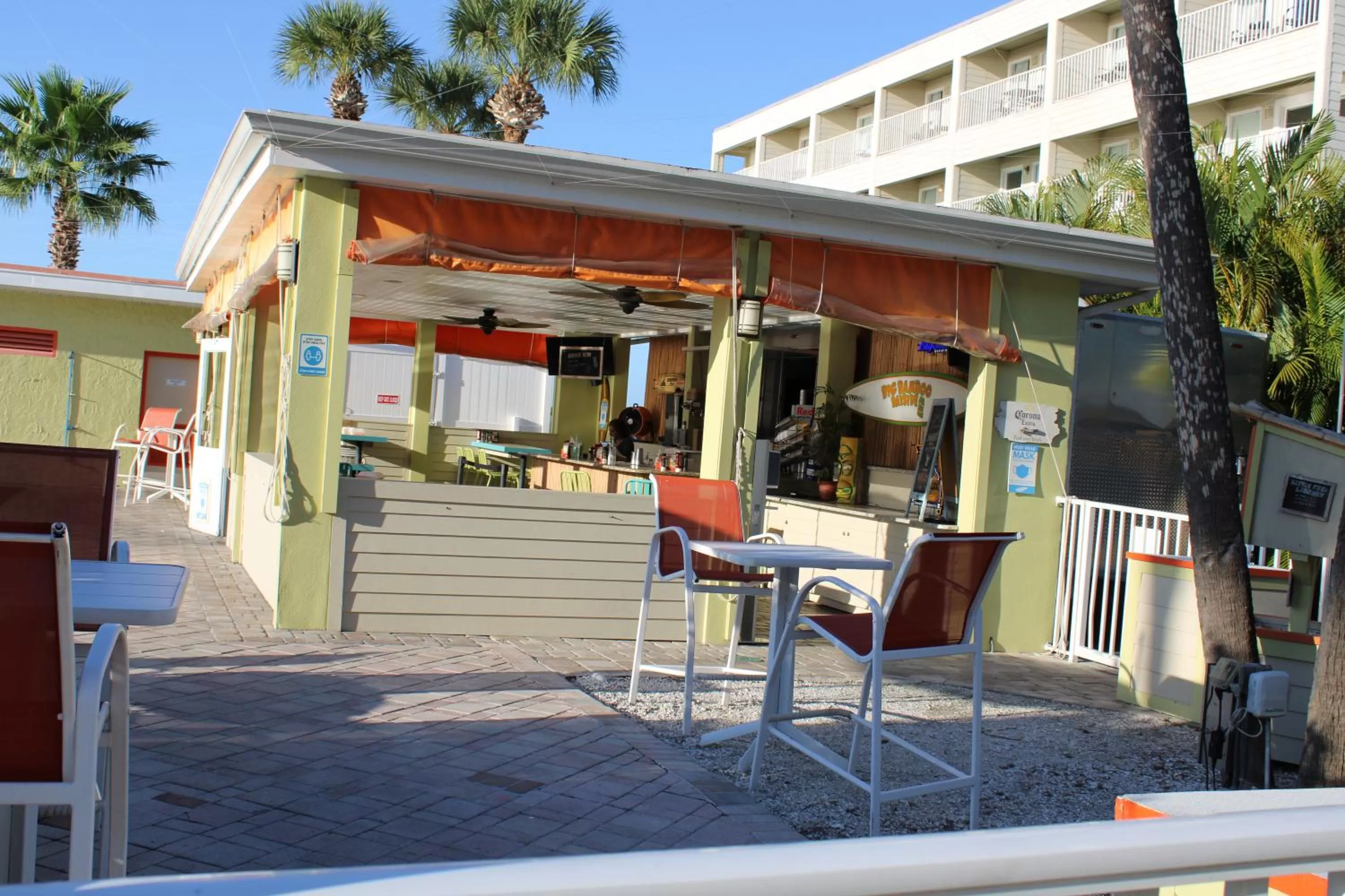 Lounge or bar in Sailport Waterfront Suites