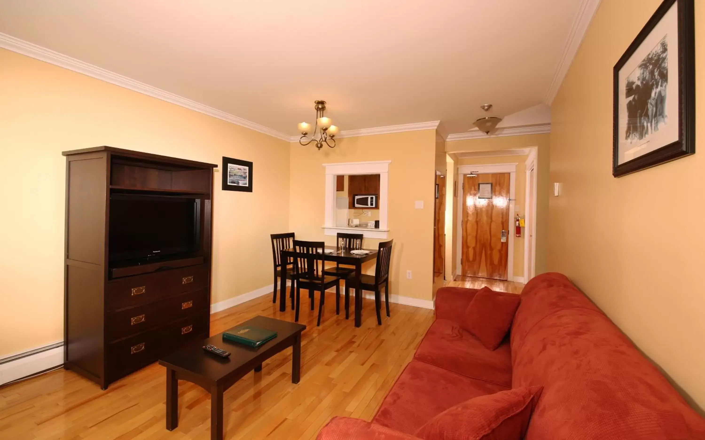 One-Bedroom Suite in Grenfell Heritage Hotel & Suites One-Bedroom Suite in Grenfell Heritage Hotel & Suites