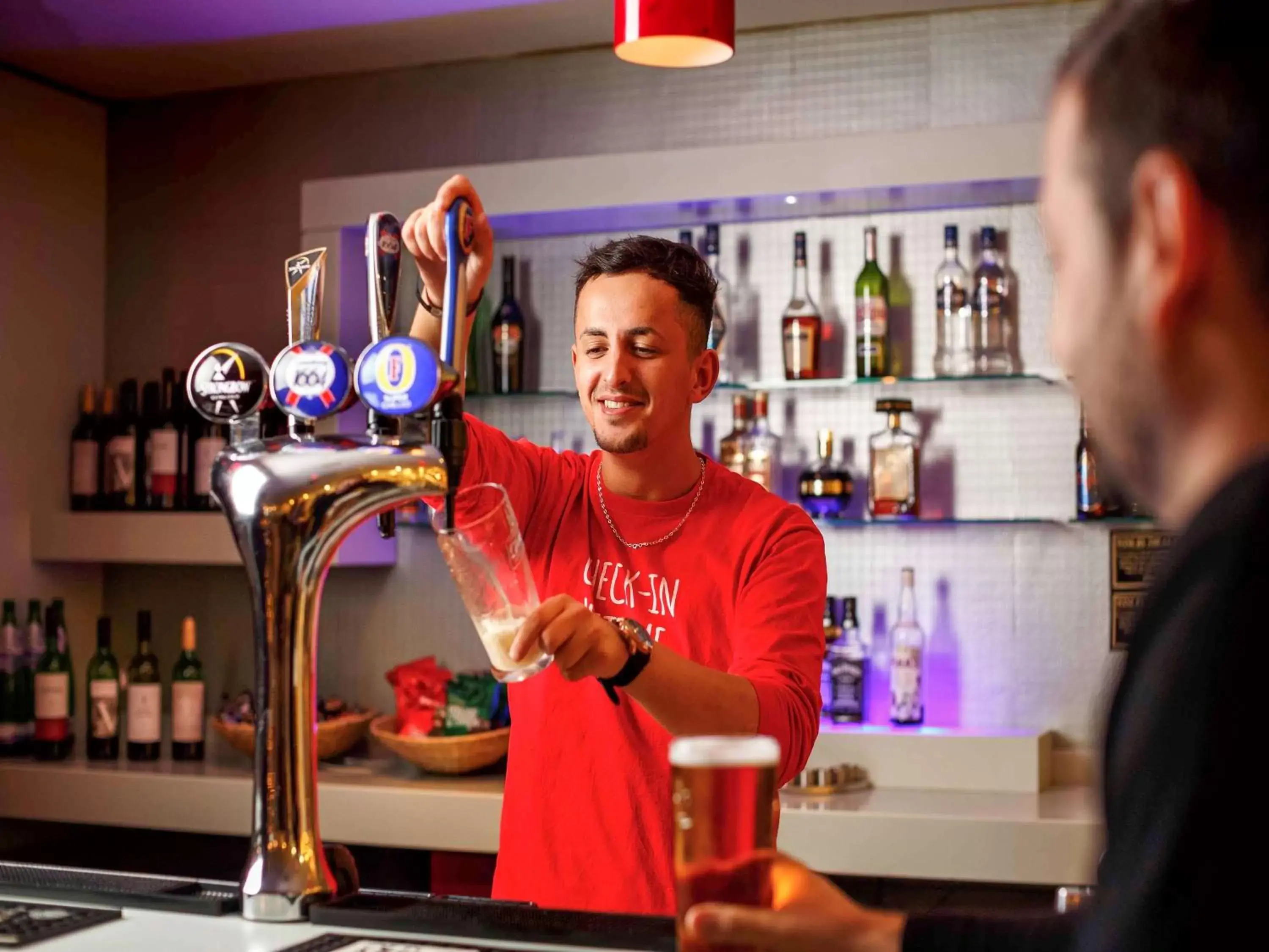 Lounge or bar in ibis Aberdeen Centre – Quayside