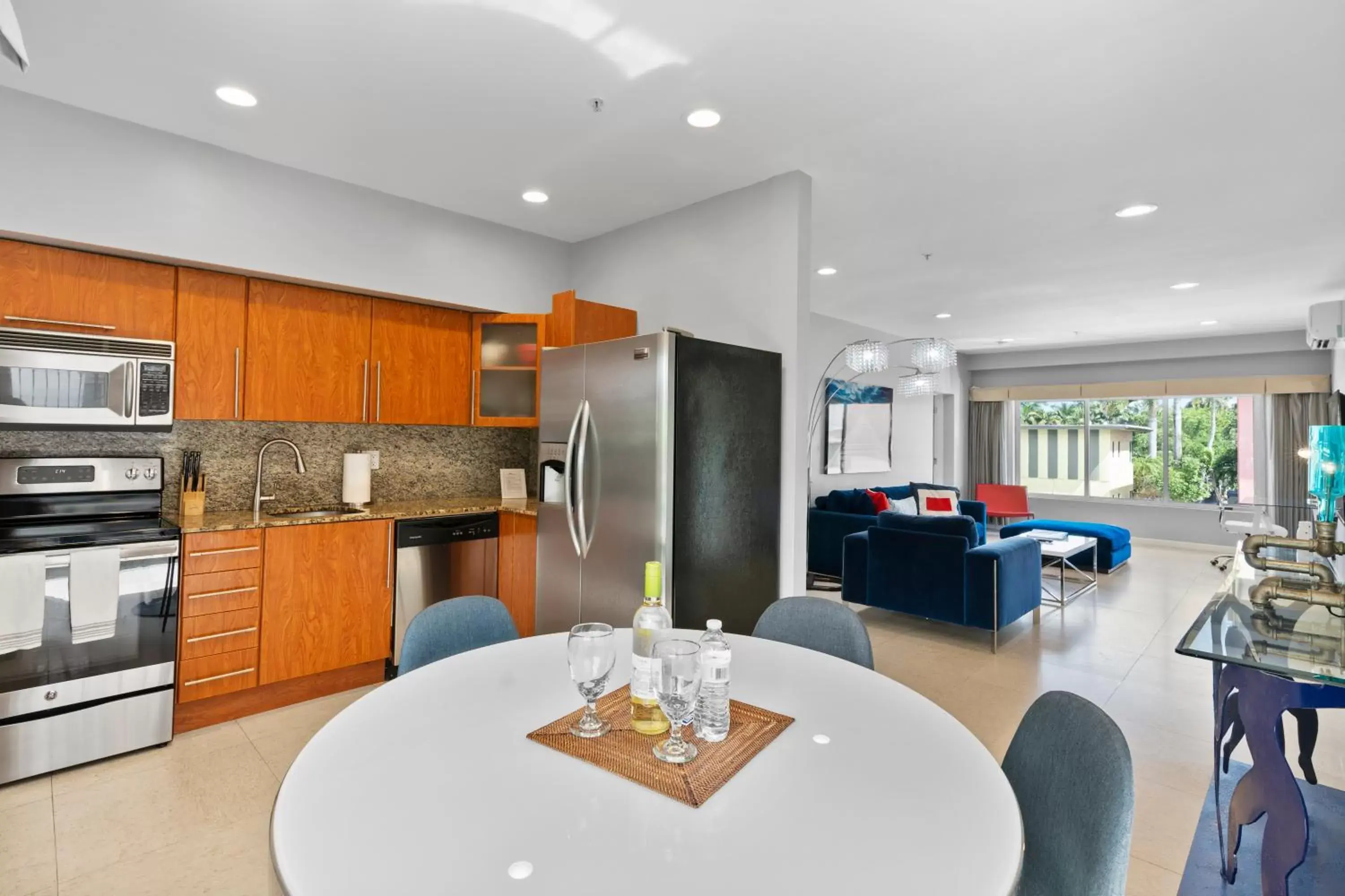 Kitchen or kitchenette, Dining Area in Isle of Venice Residence and Marina