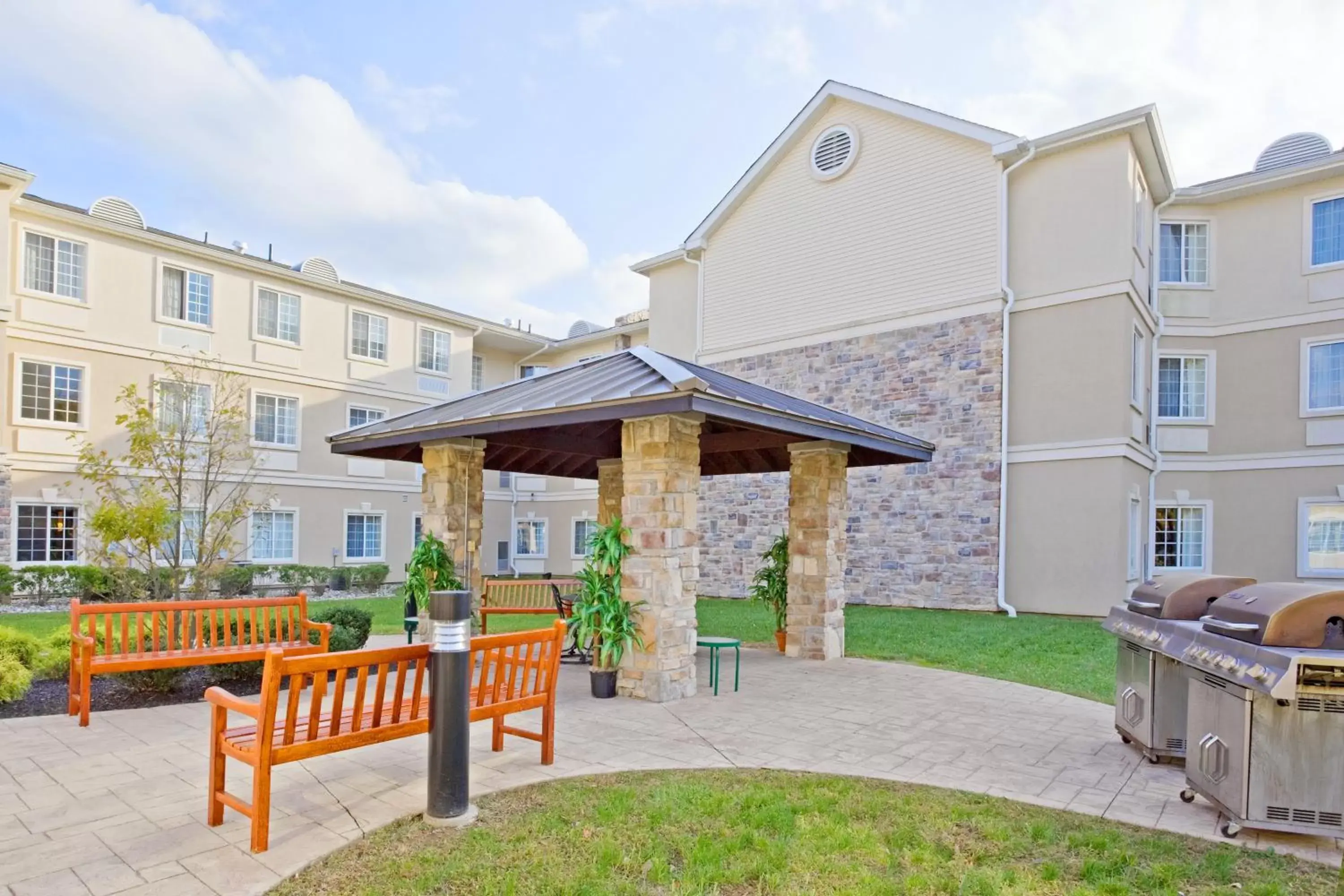 Property Building in Staybridge Suites-Philadelphia/Mount Laurel, an IHG Hotel