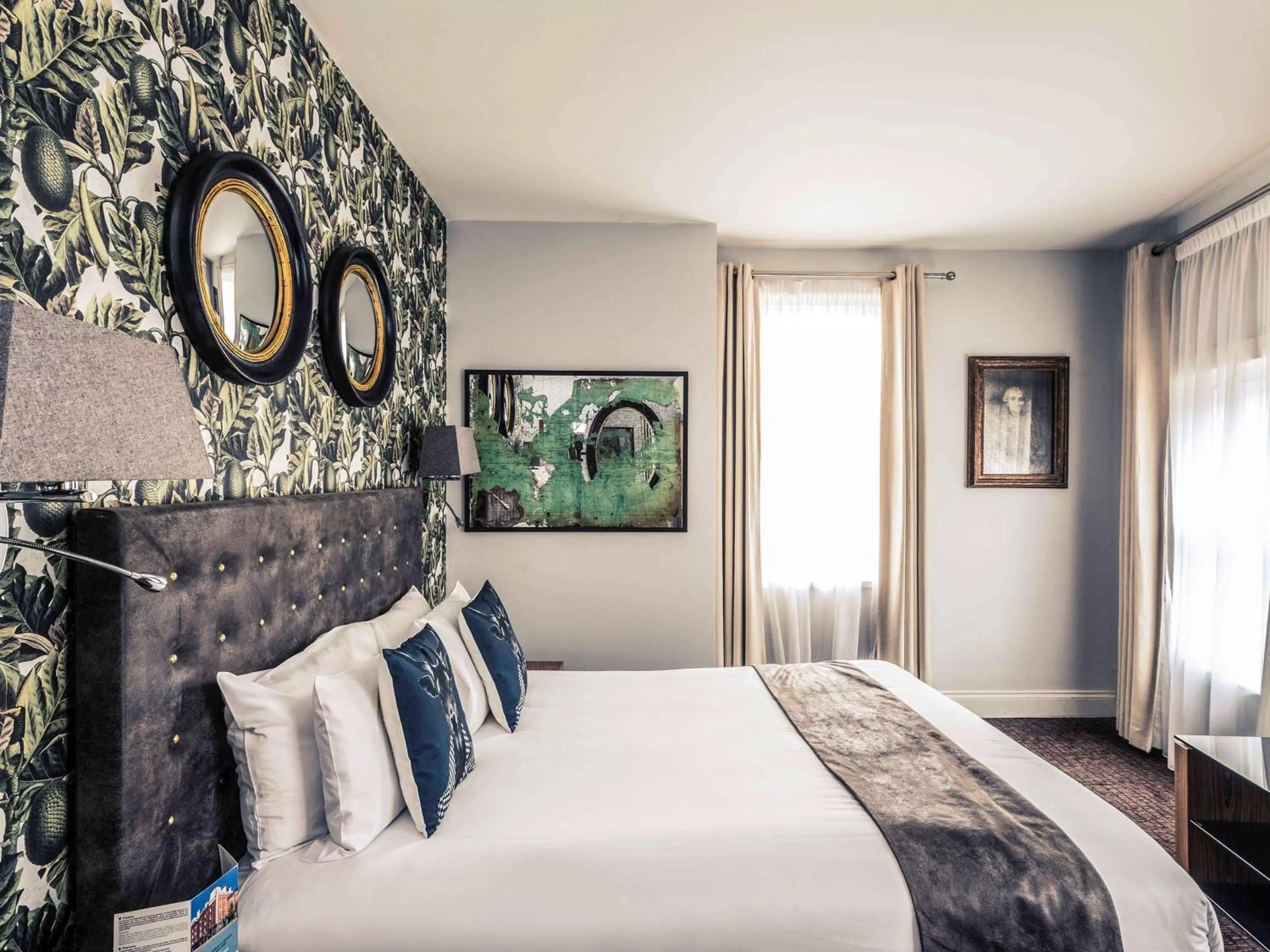 Photo of the whole room, Bed in Mercure Nottingham City Centre Hotel