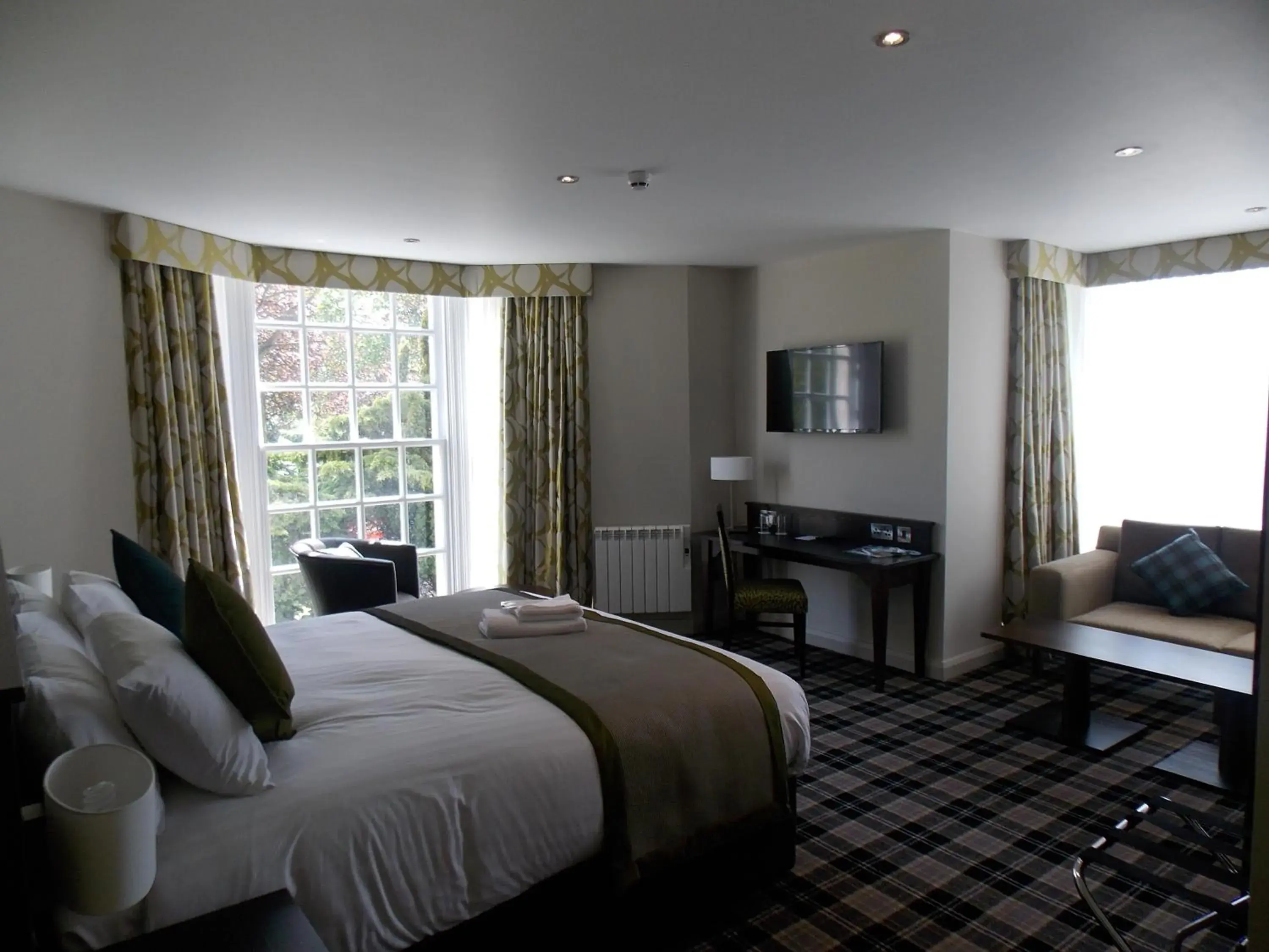 Bedroom in Best Western Plus Pinewood Manchester Airport-Wilmslow Hotel