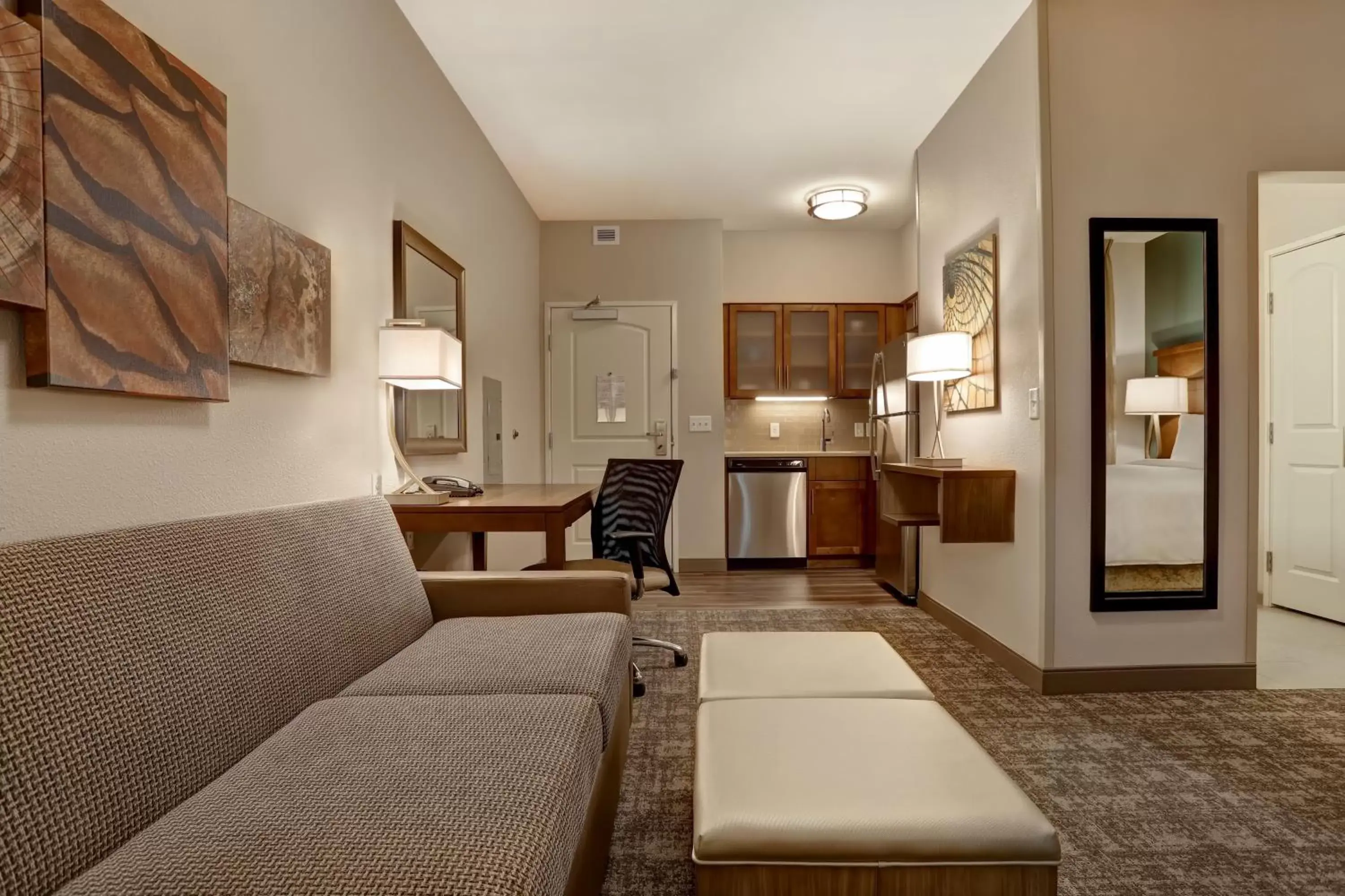 Photo of the whole room, Seating Area in Staybridge Suites - Overland Park - Kansas City S, an IHG Hotel