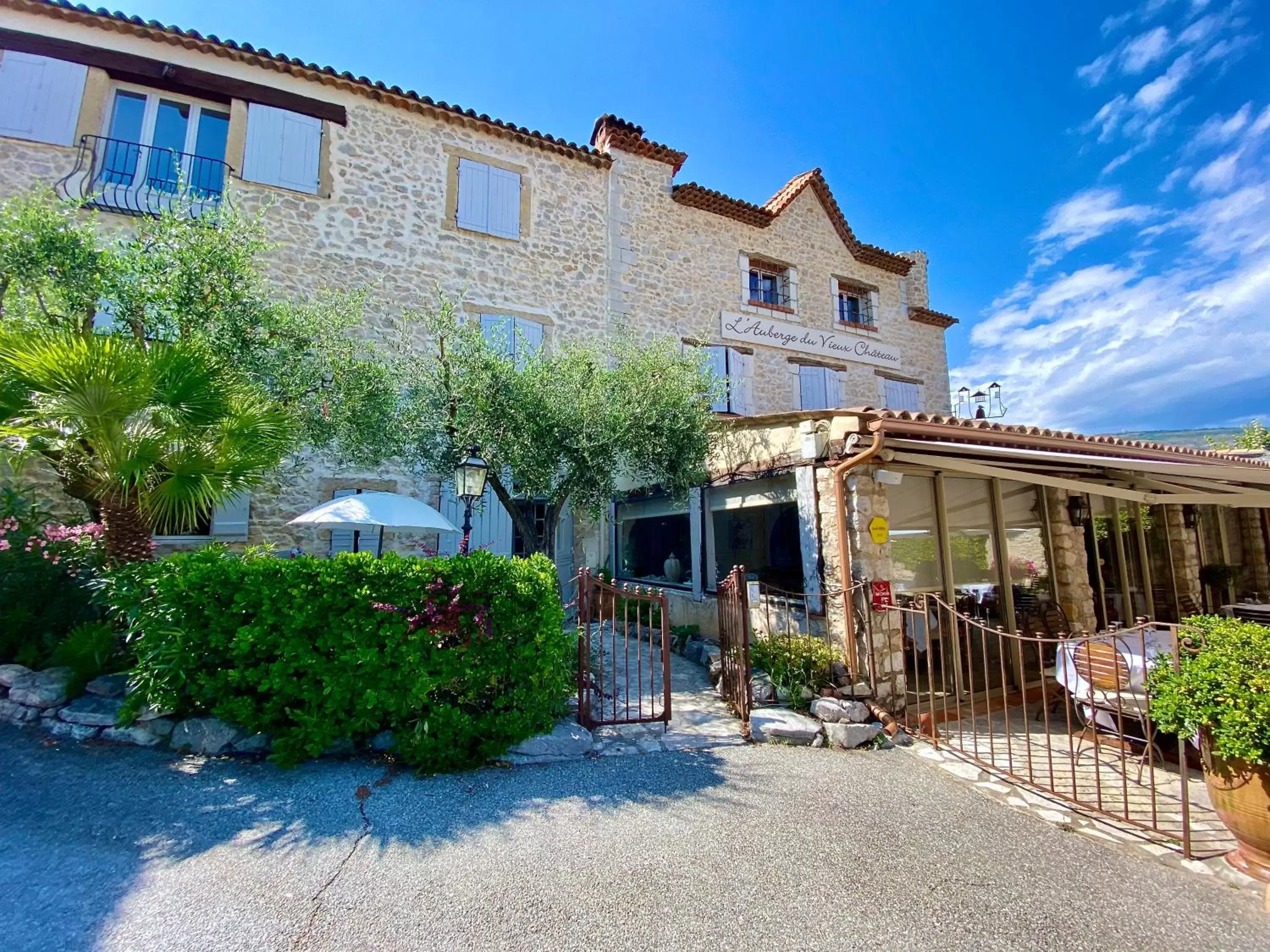 Restaurant/places to eat, Property Building in Auberge du Vieux Château