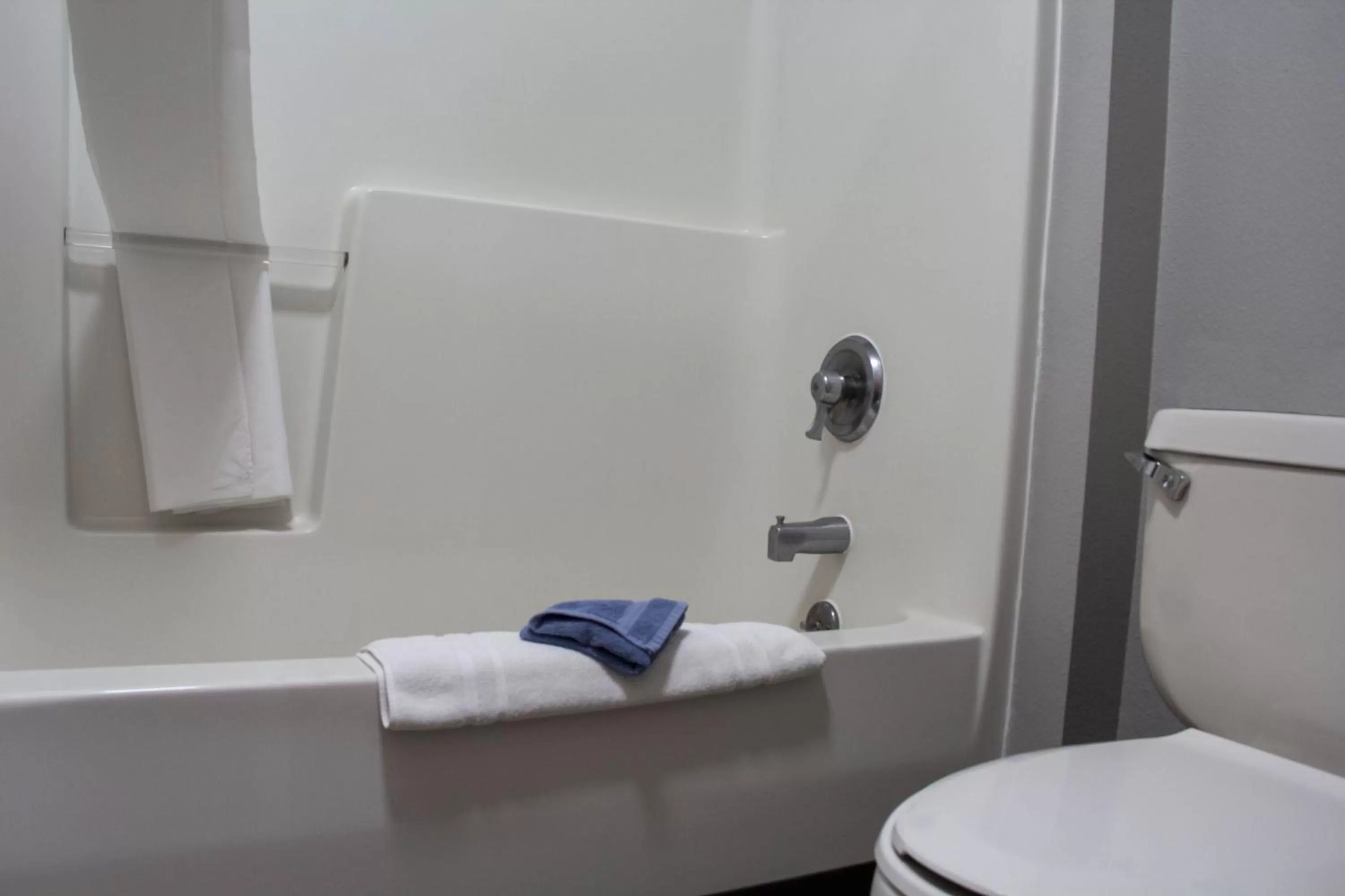 Bathroom in New Victorian Inn & Suites-Norfolk