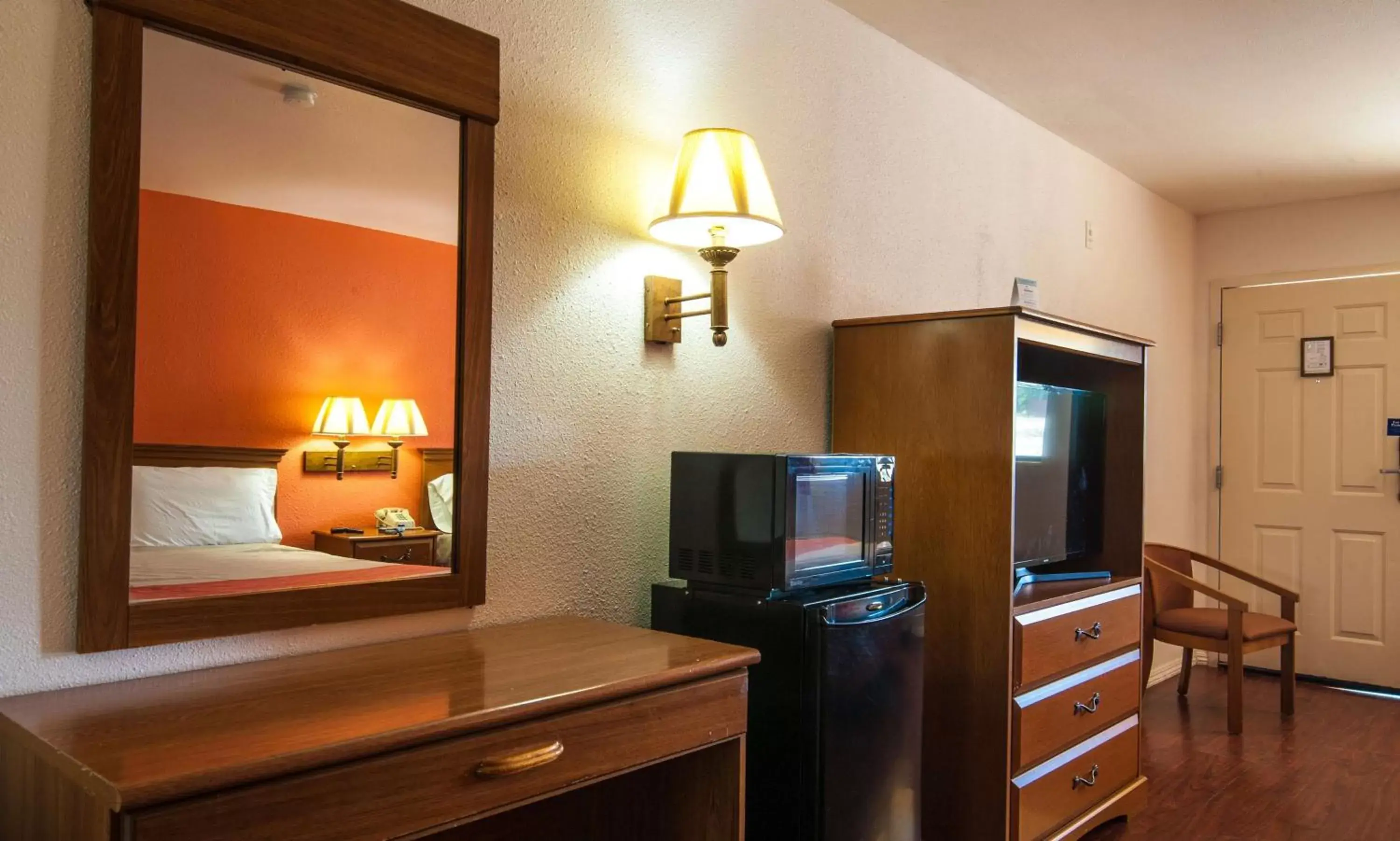TV and multimedia, Seating Area in Motel 6-Santa Nella, CA - Los Banos