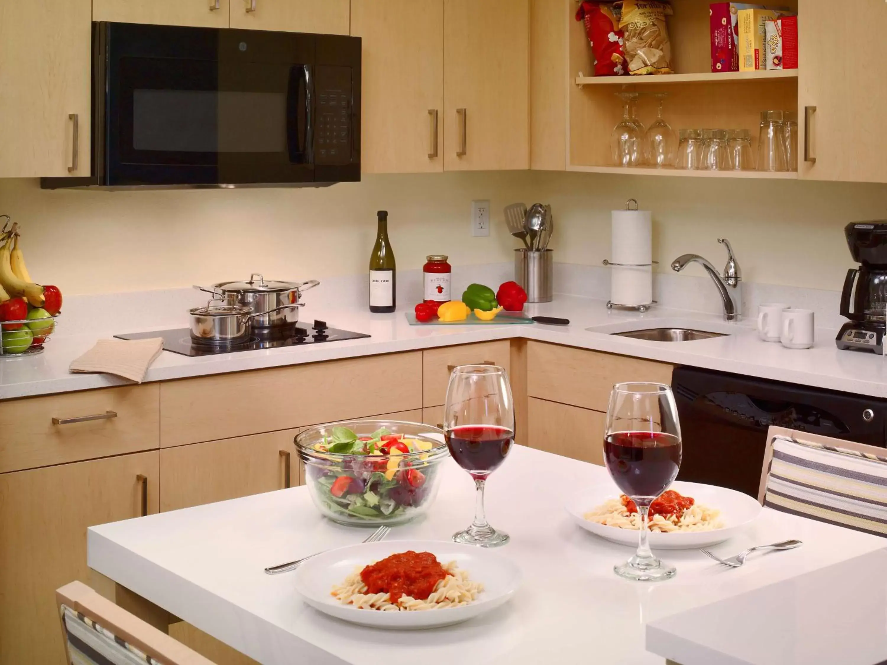 Kitchen or kitchenette, Kitchen/Kitchenette in Sonesta ES Suites Auburn Hills Detroit
