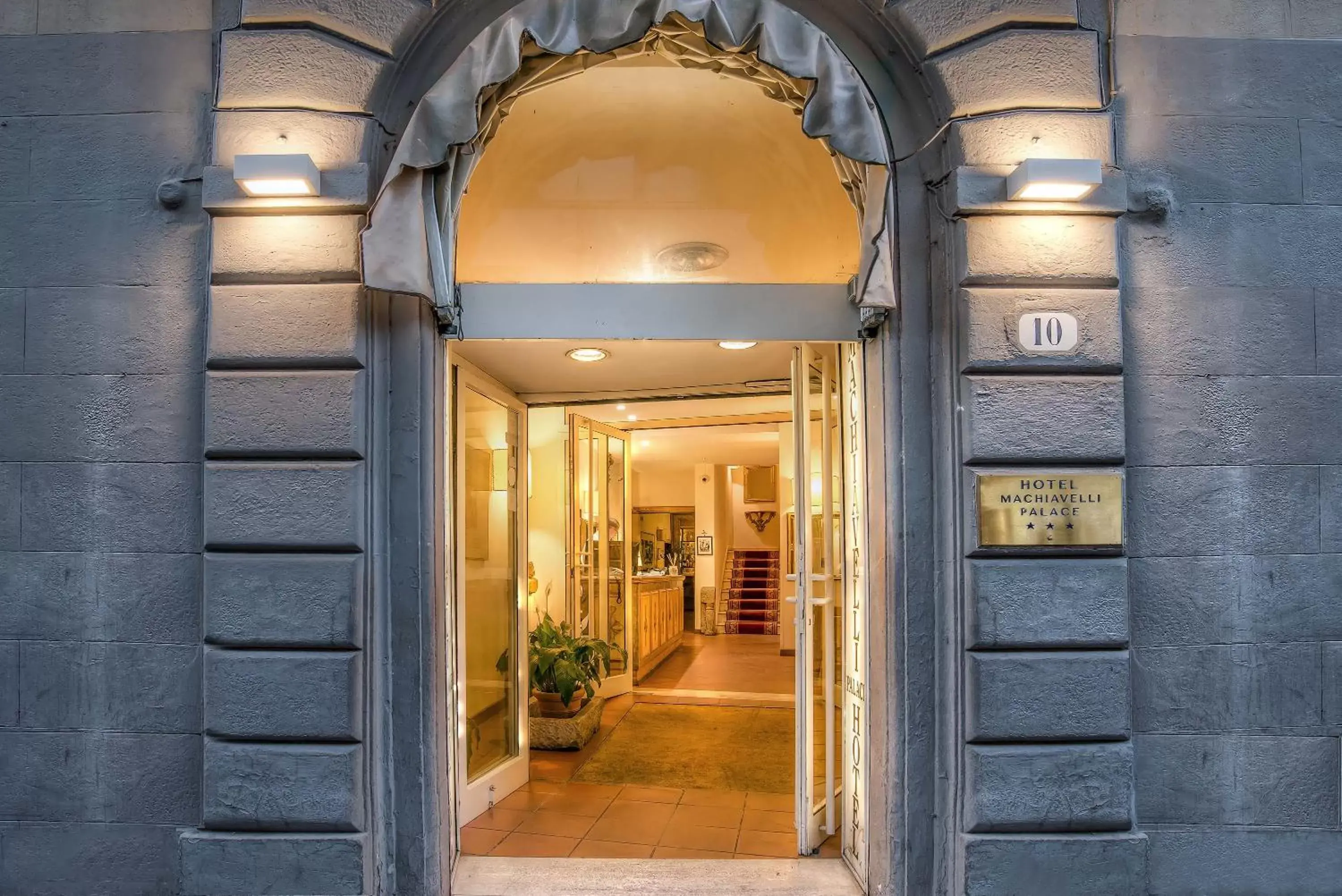 Property building, Facade/Entrance in Hotel Machiavelli Palace
