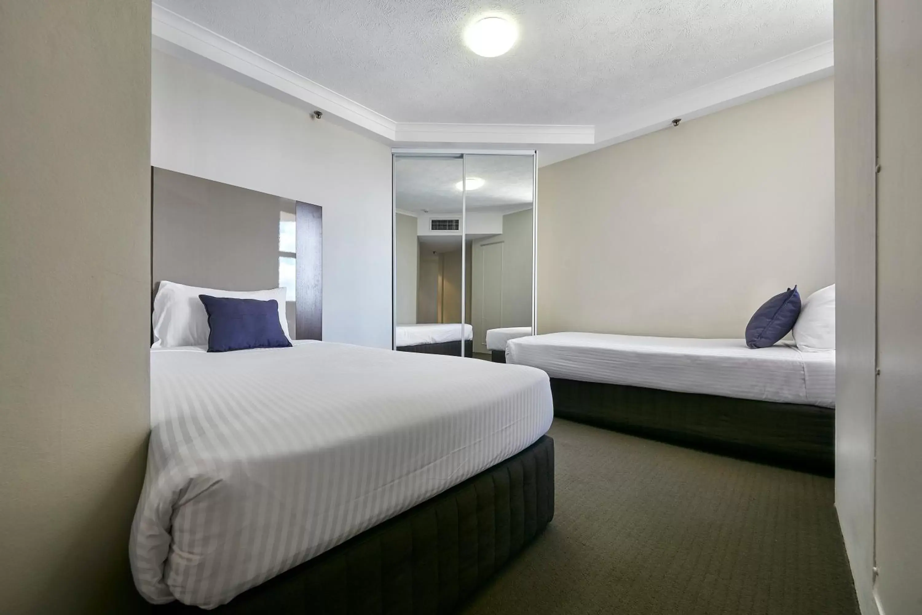 Bedroom, Bed in Novotel Surfers Paradise