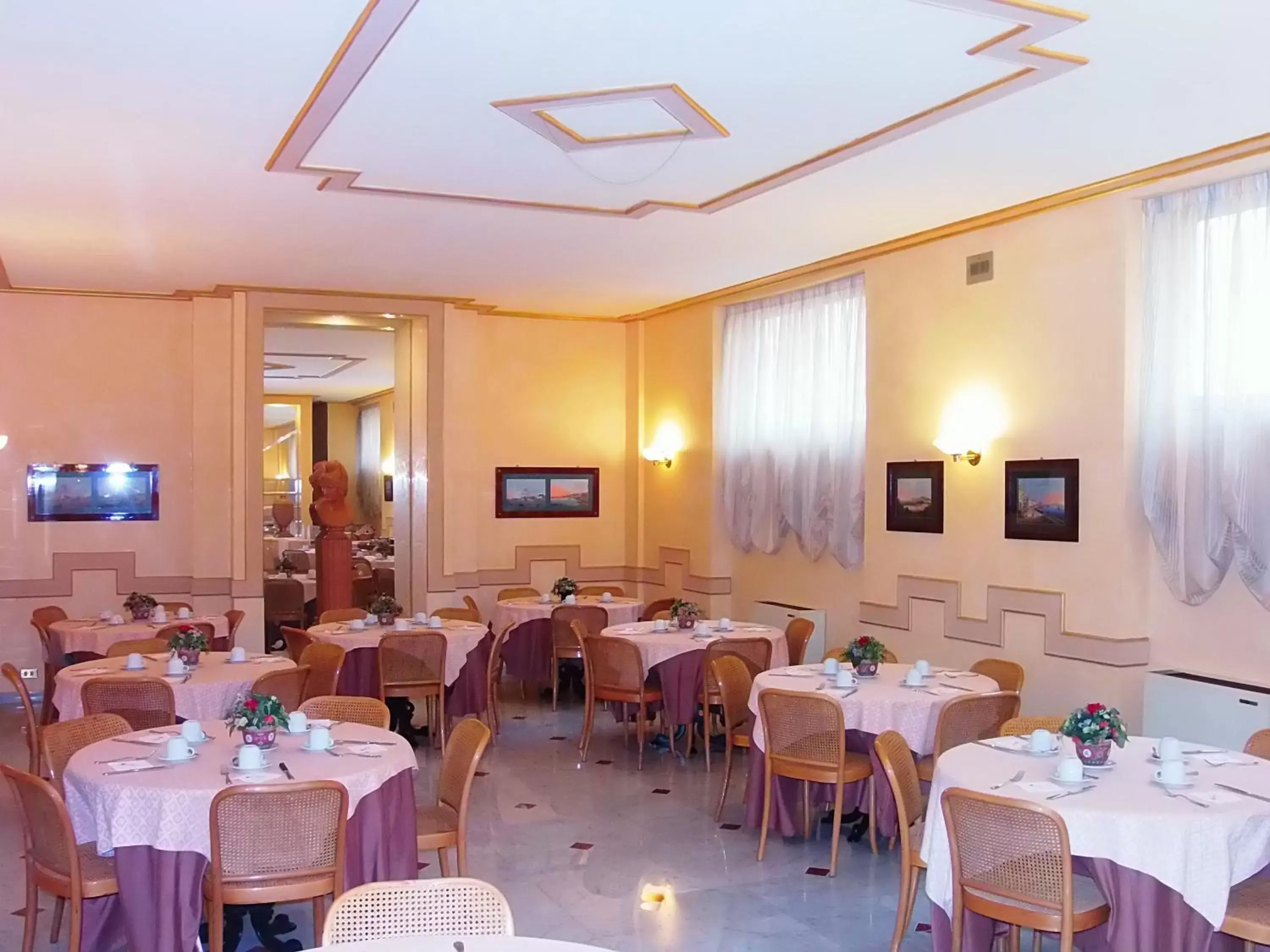 Food and drinks, Restaurant/Places to Eat in Hotel Nuovo Rebecchino