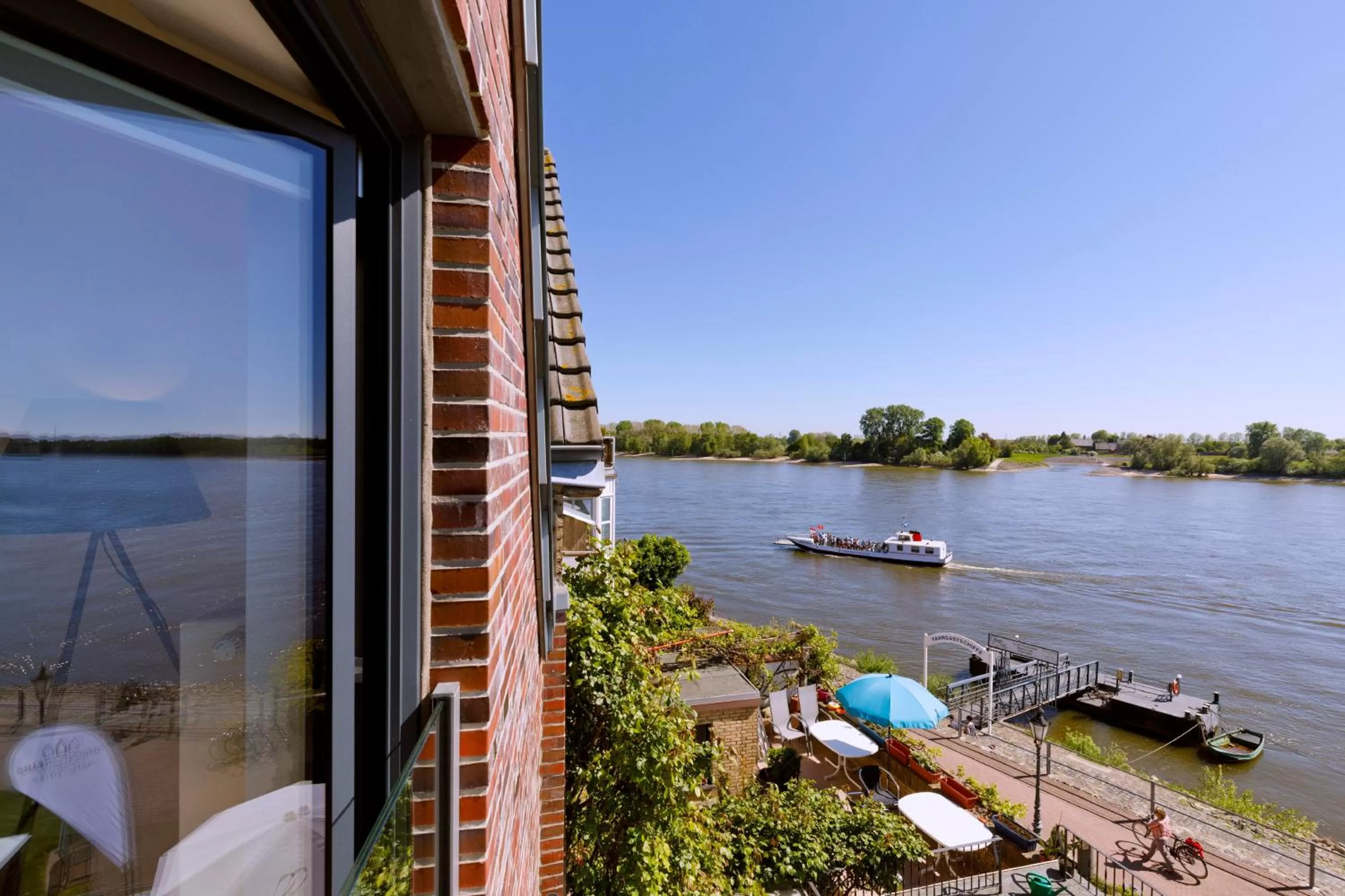 River view in Logierhaus RheintorEins
