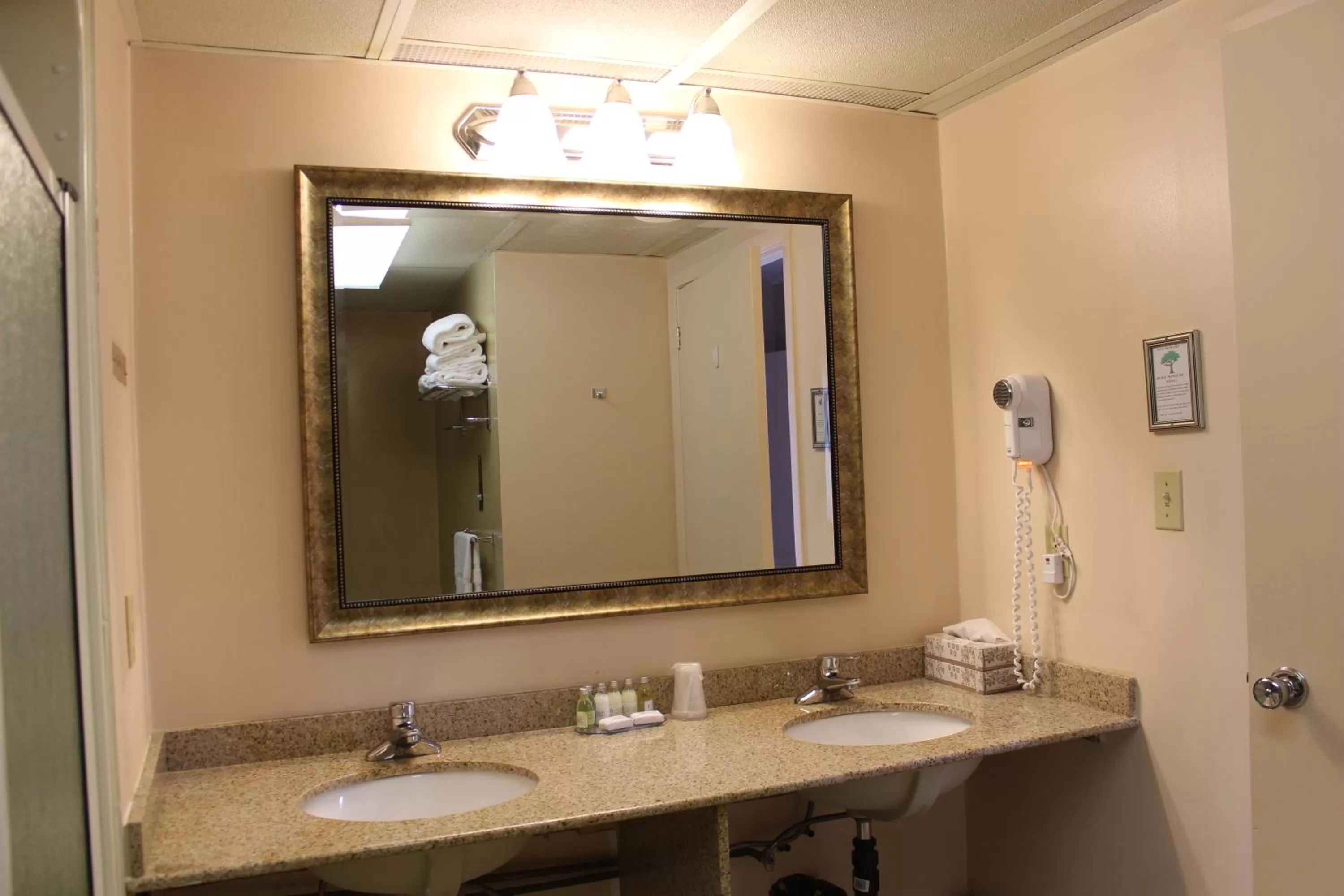 Queen Room with Two Queen Beds in Sword Inn Bancroft