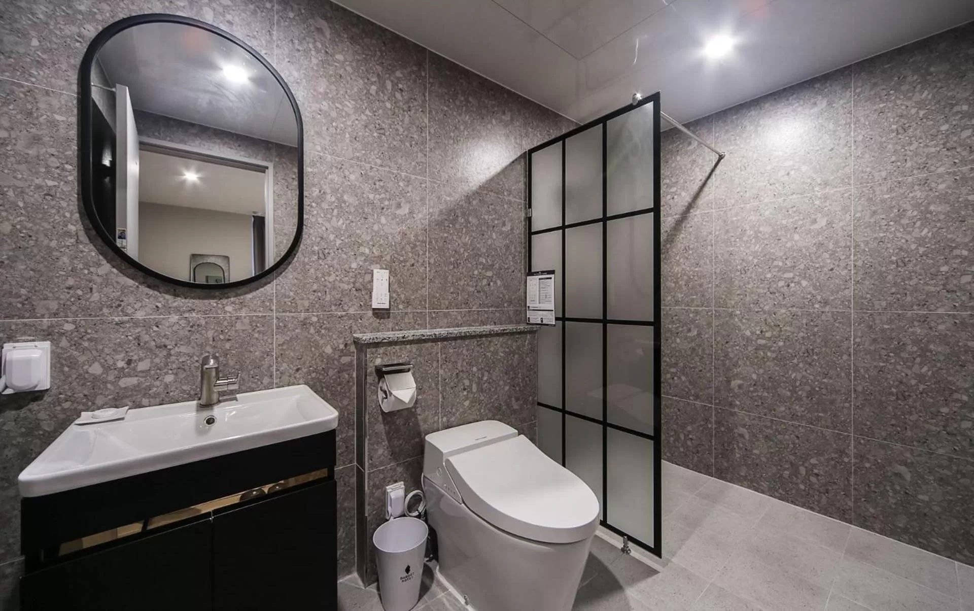 Shower in Maron Hotel Nampo