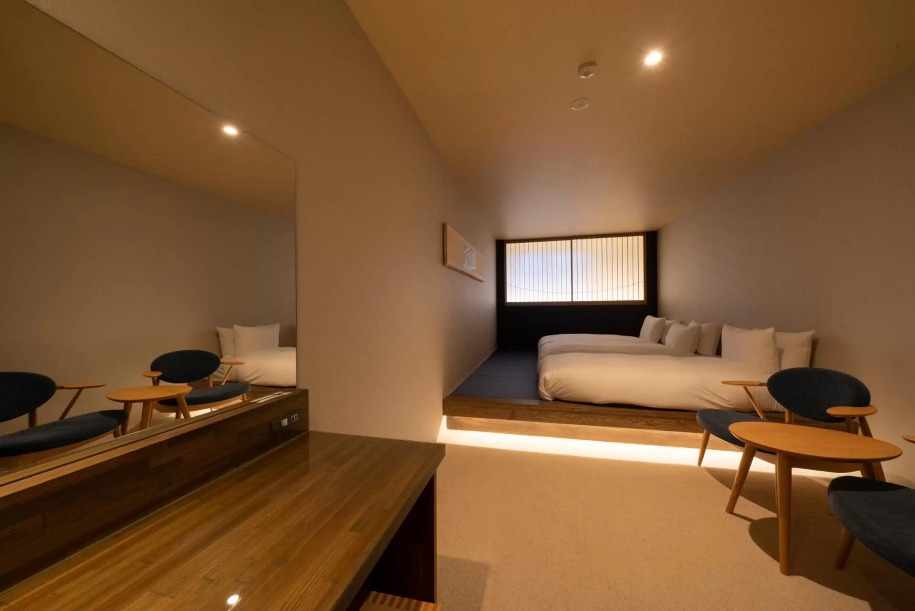 Bed, TV/Entertainment Center in HOTEL WOOD TAKAYAMA