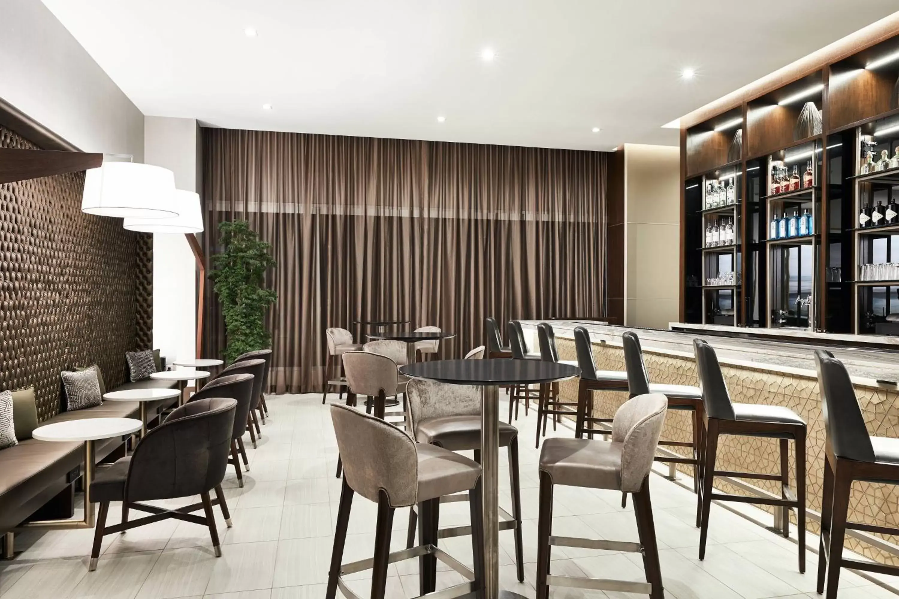 Lounge or bar, Restaurant/Places to Eat in AC Hotel by Marriott Beverly Hills