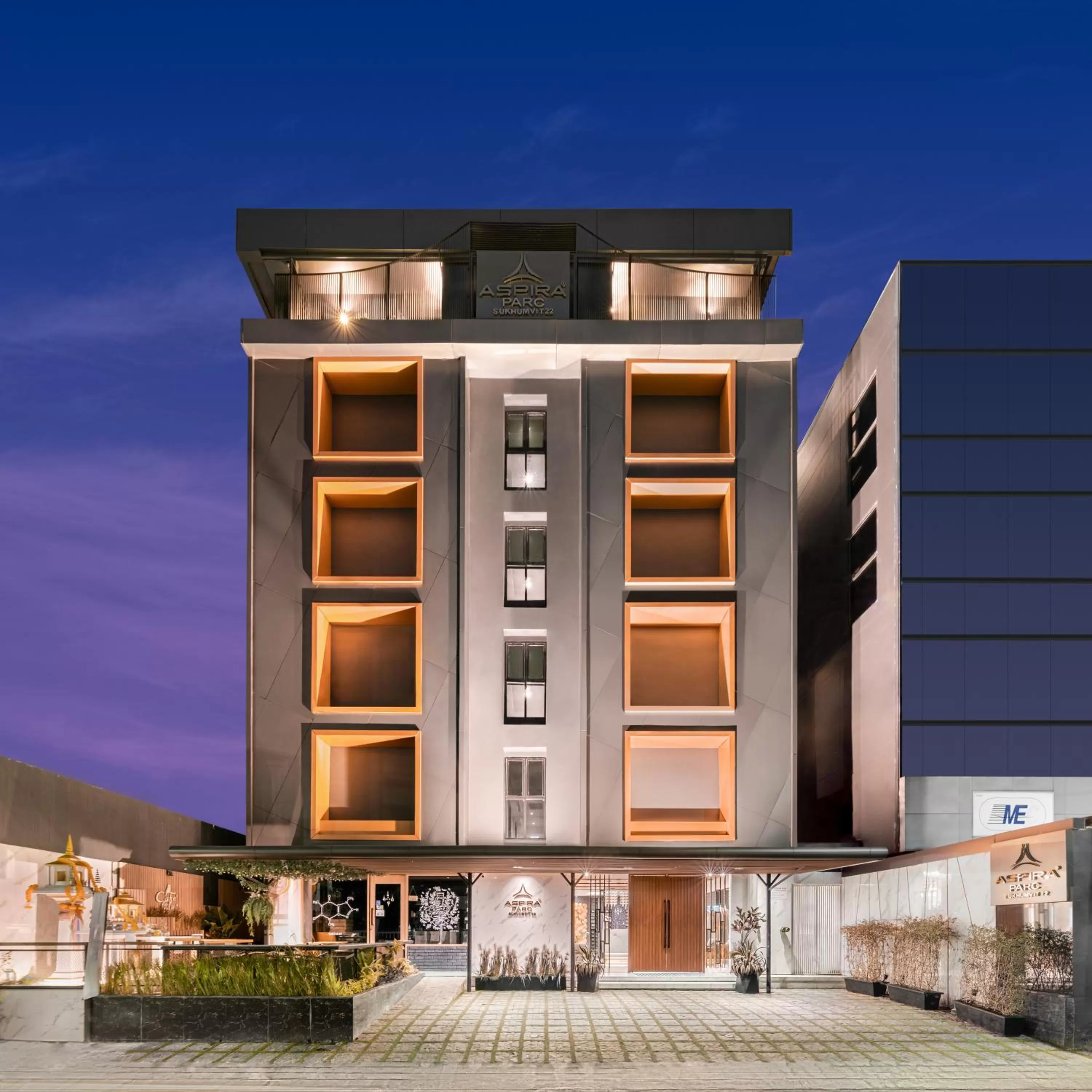 Property building in Aspira Parc Sukhumvit 22