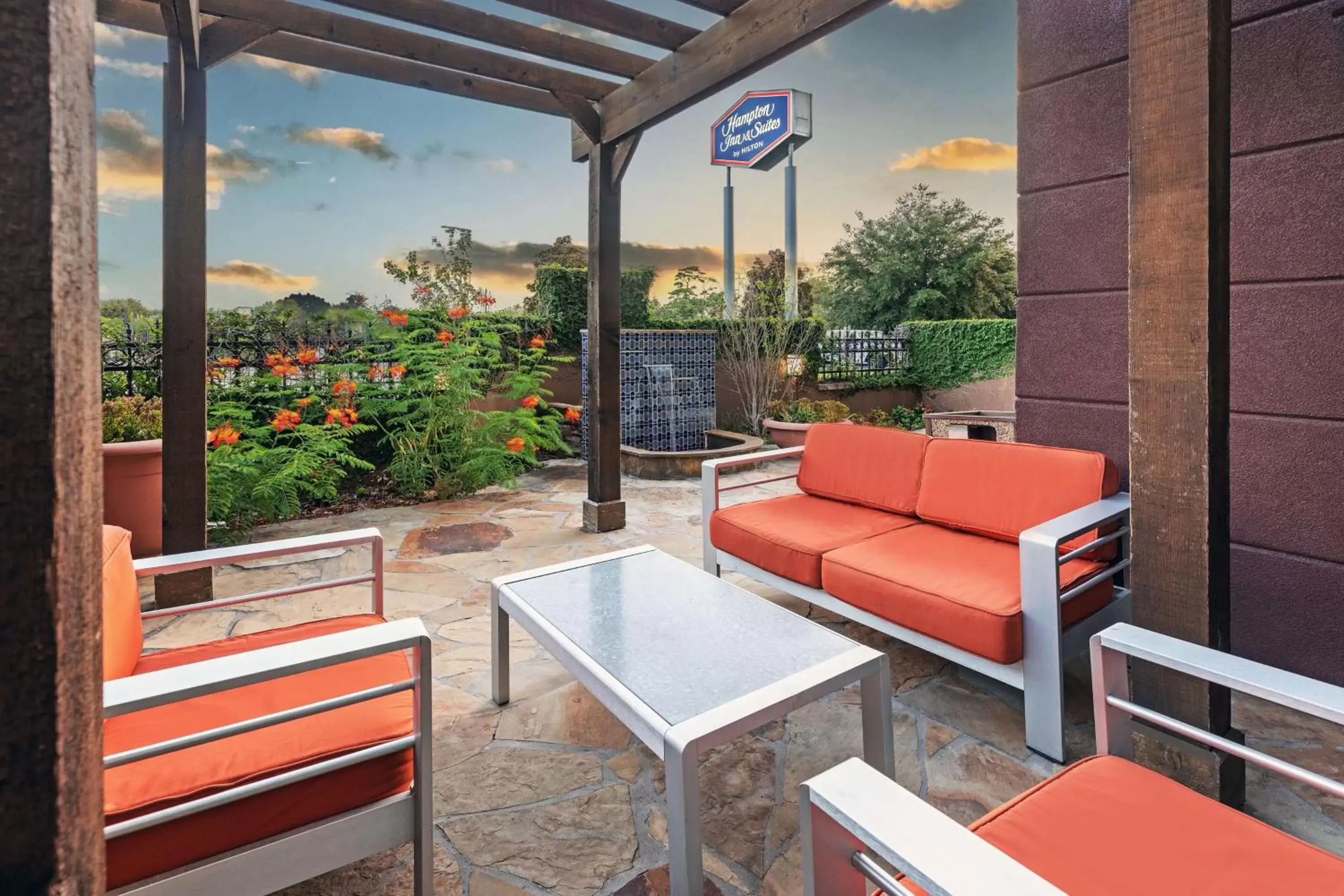 Patio in Hampton Inn and Suites Houston Central