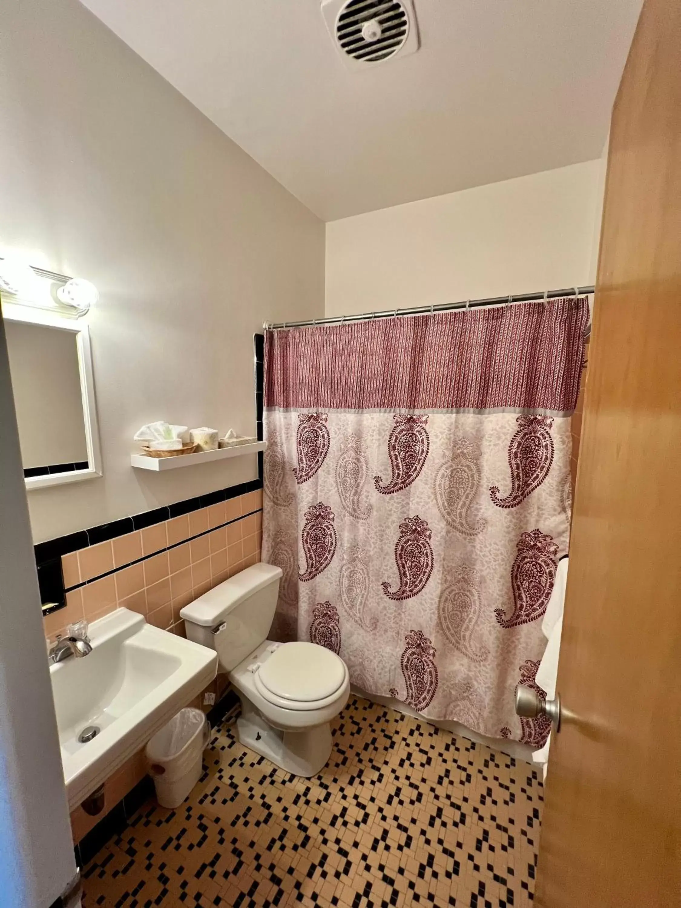 Bathroom in Lenox Hotel and Suites