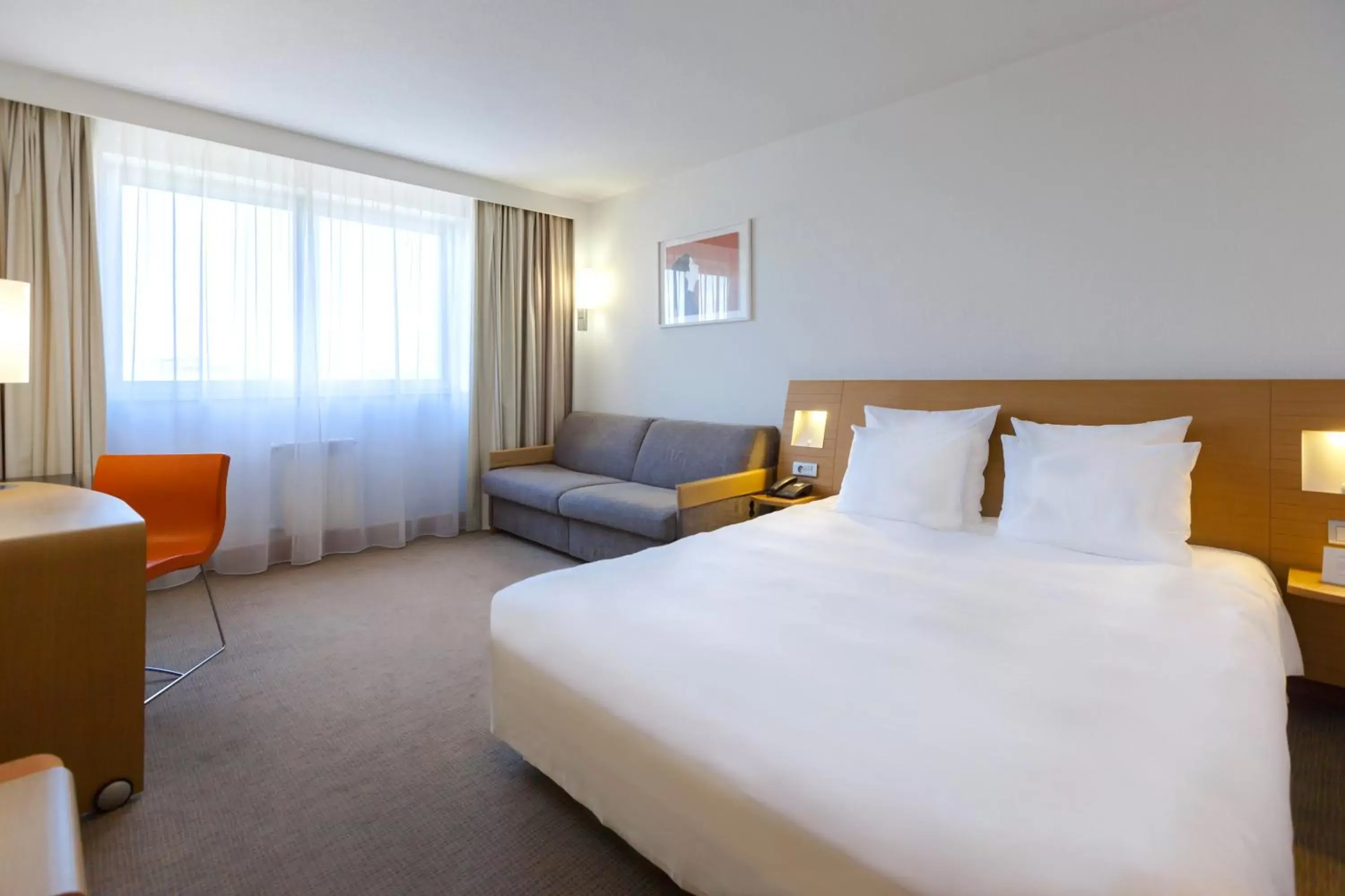 Photo of the whole room, Bed in Novotel Kraków City West