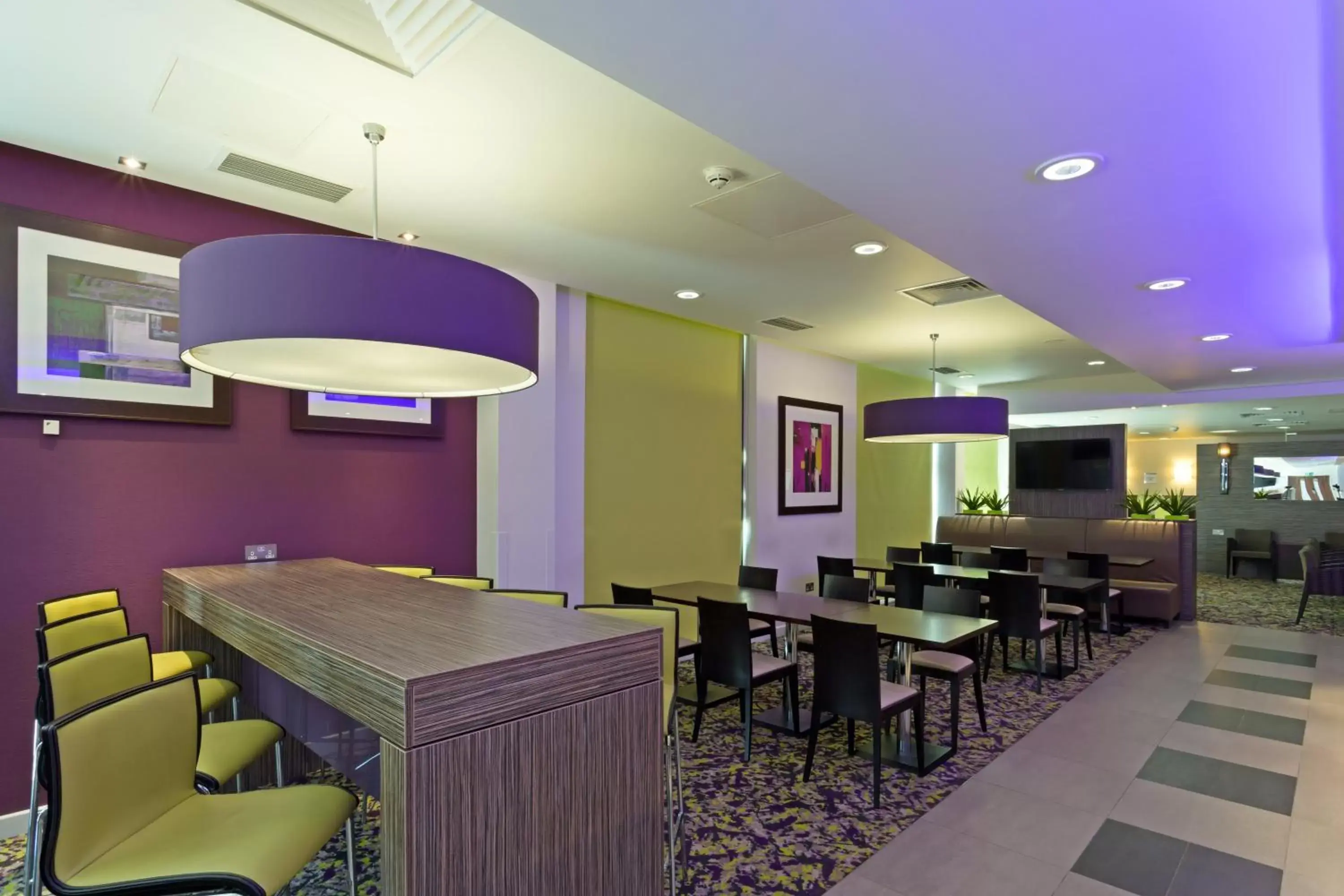 Restaurant/Places to Eat in Holiday Inn Express Harlow, an IHG Hotel