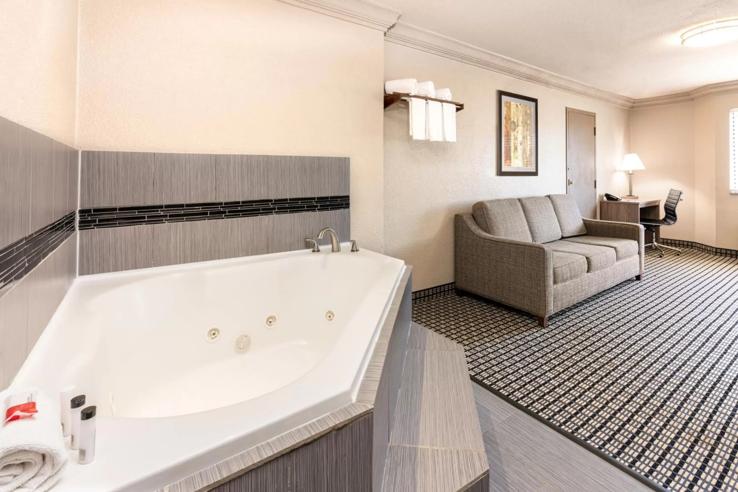 Spa and wellness centre/facilities in Ramada by Wyndham Houston Intercontinental Airport South