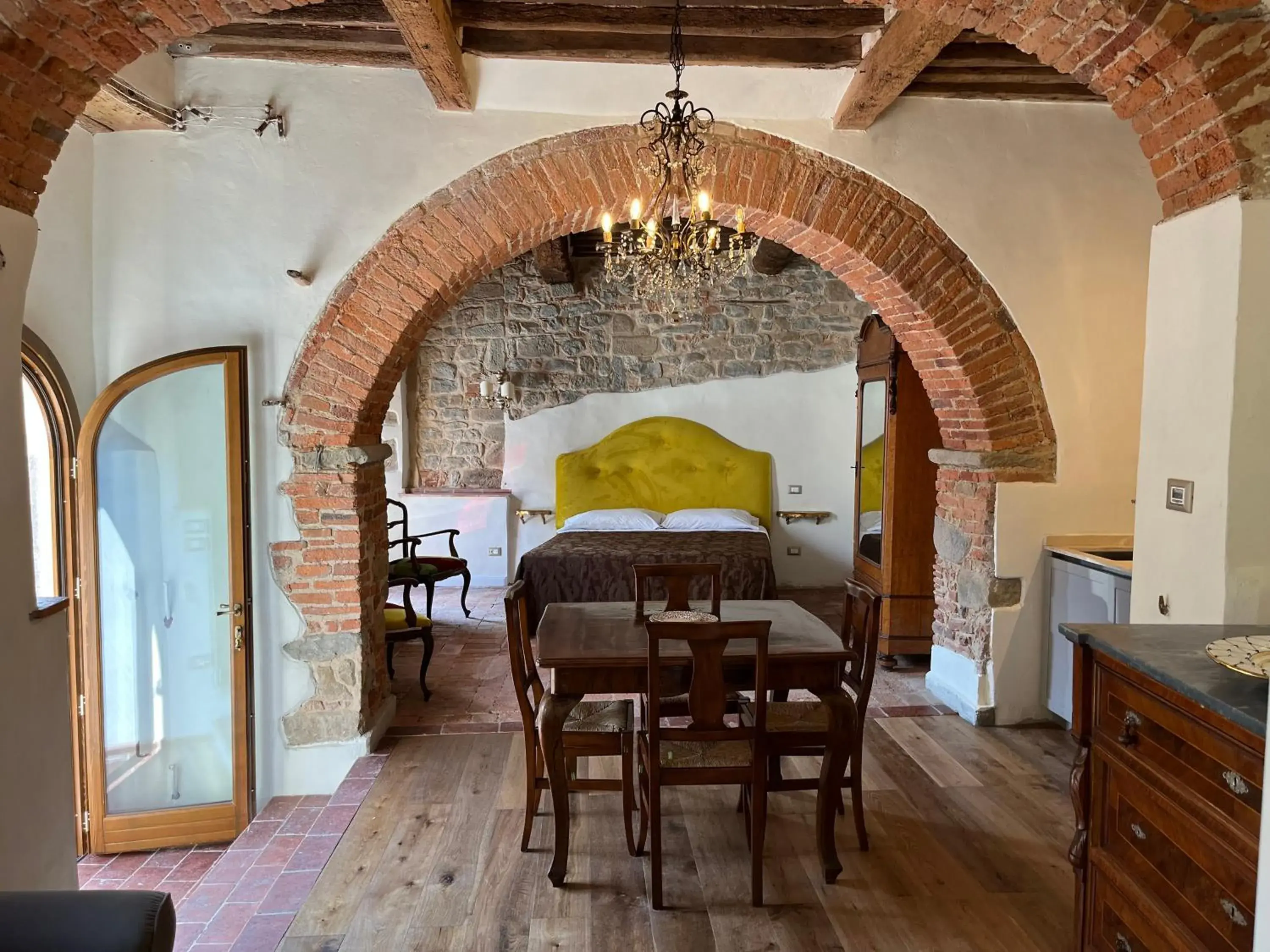 Bedroom, Dining Area in Hotel Villa Sermolli