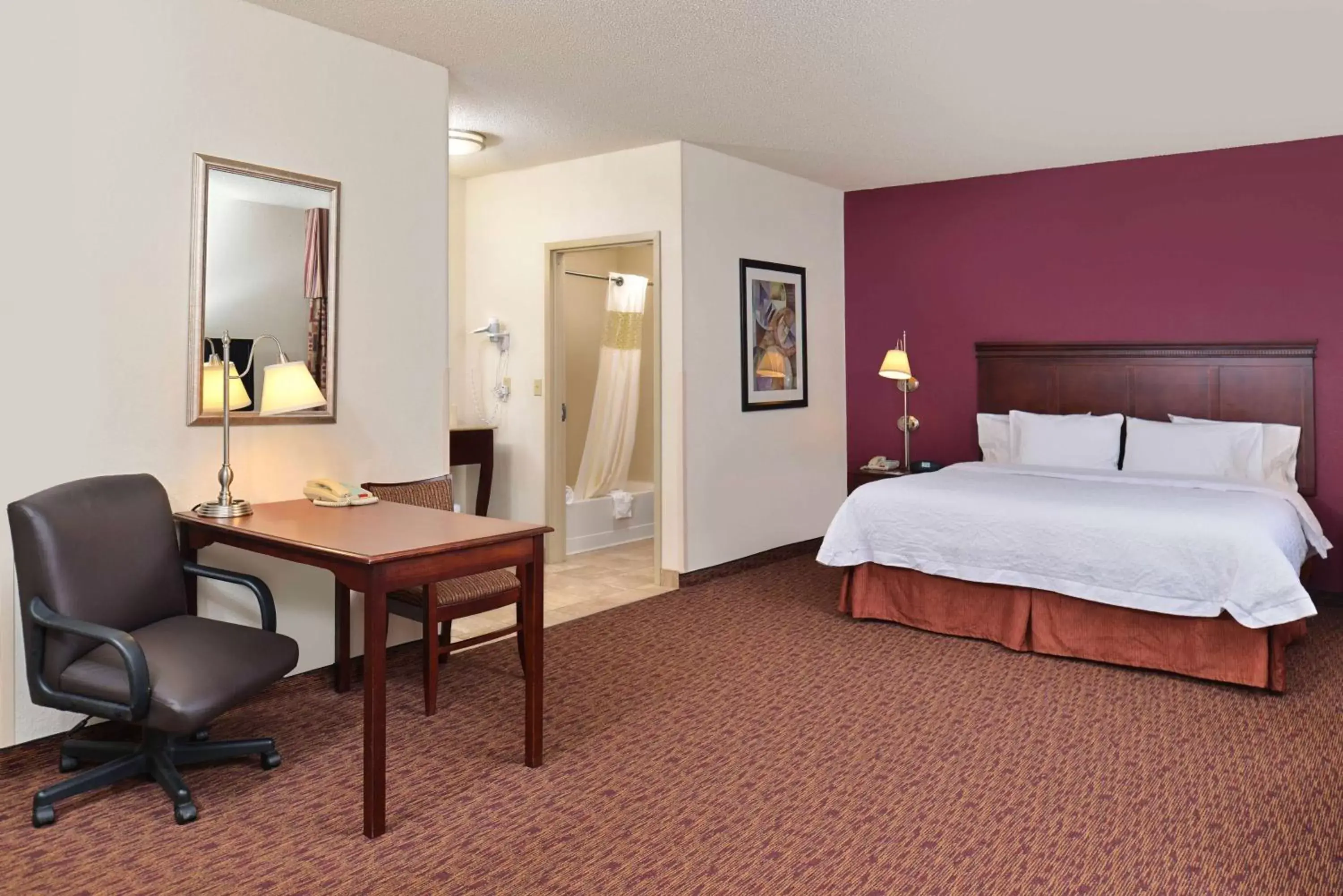 Bed in Hampton Inn & Suites Muncie