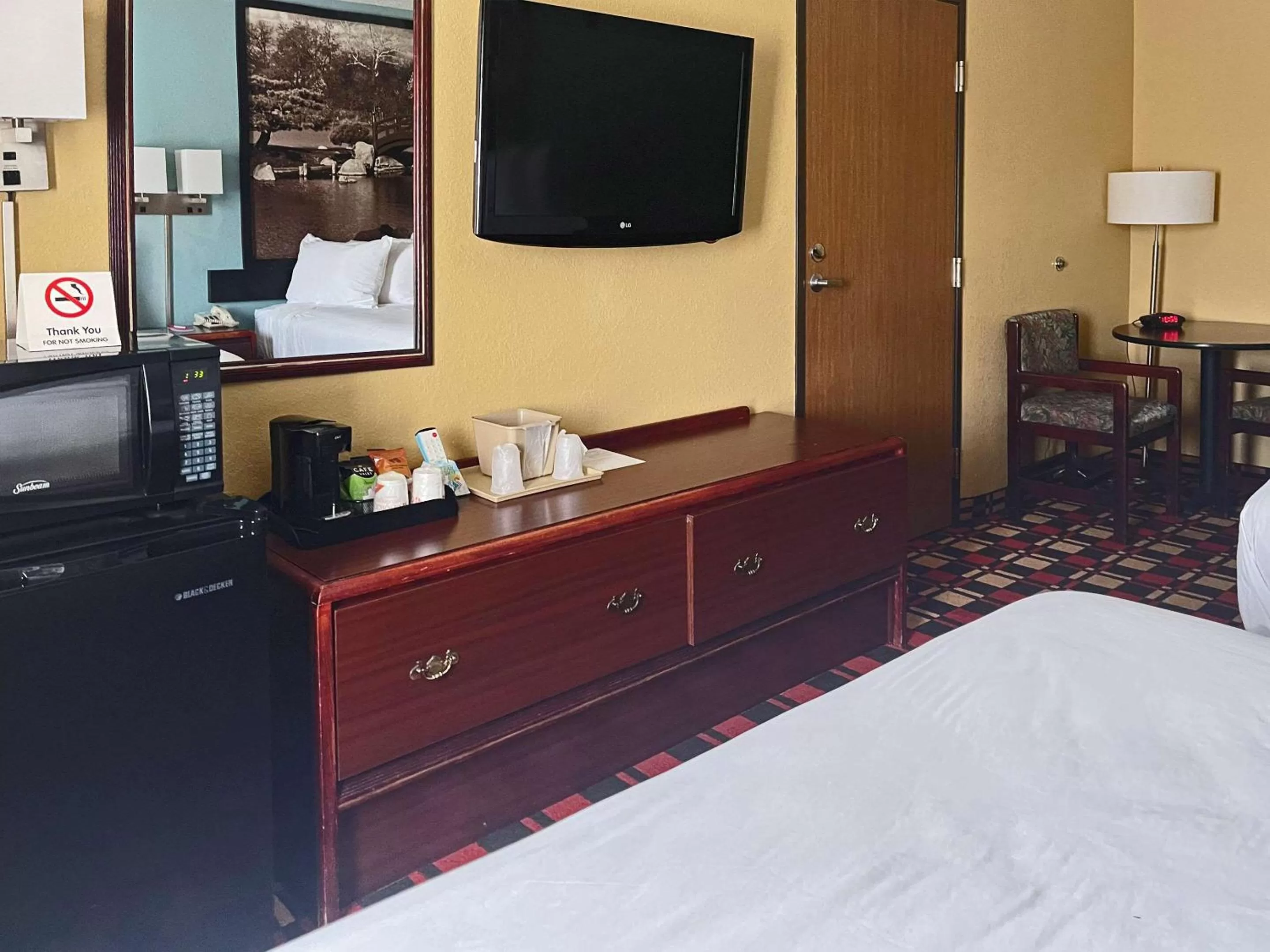 Bedroom, Bed in Econo Lodge