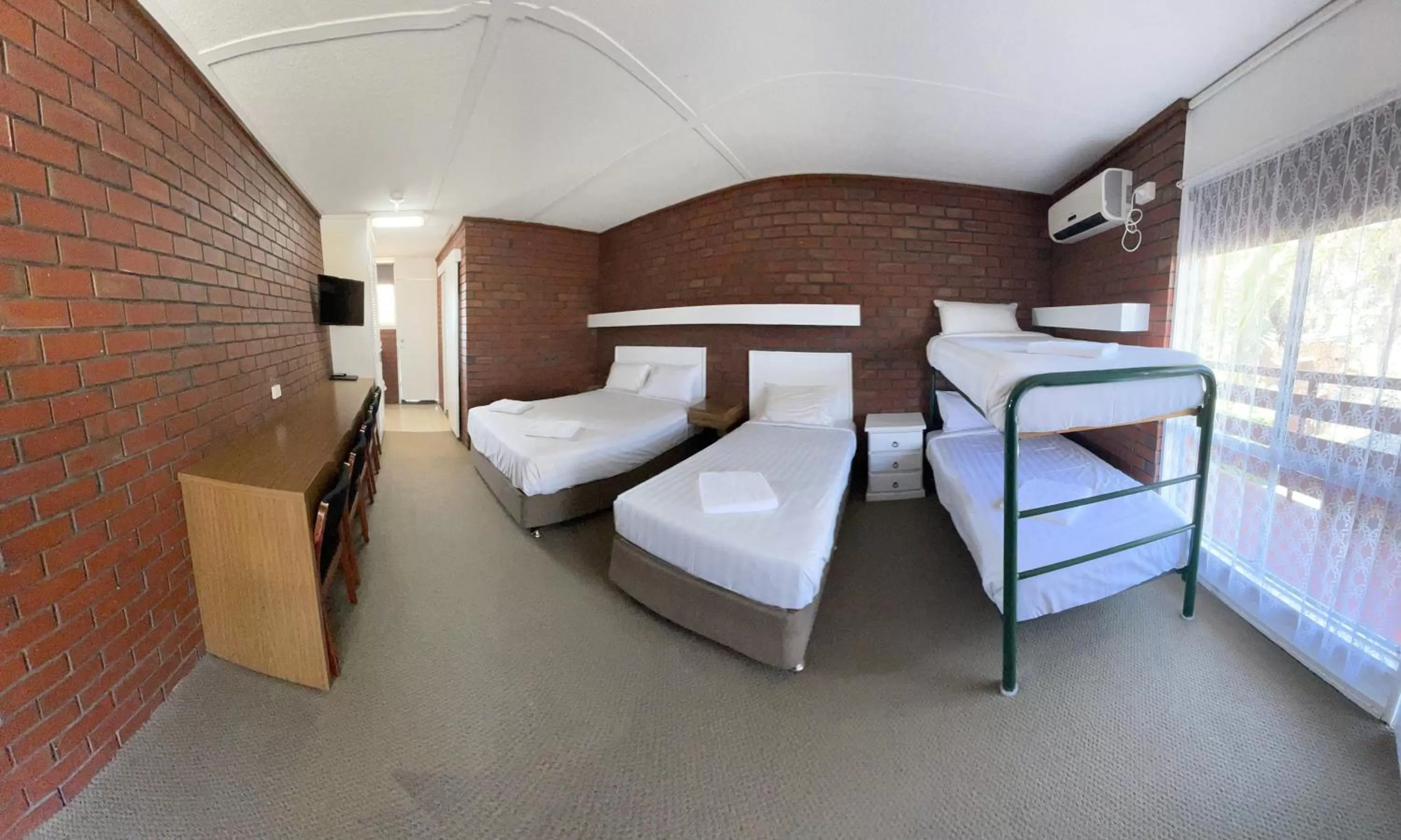 Bed in Mid City Plantation Motel