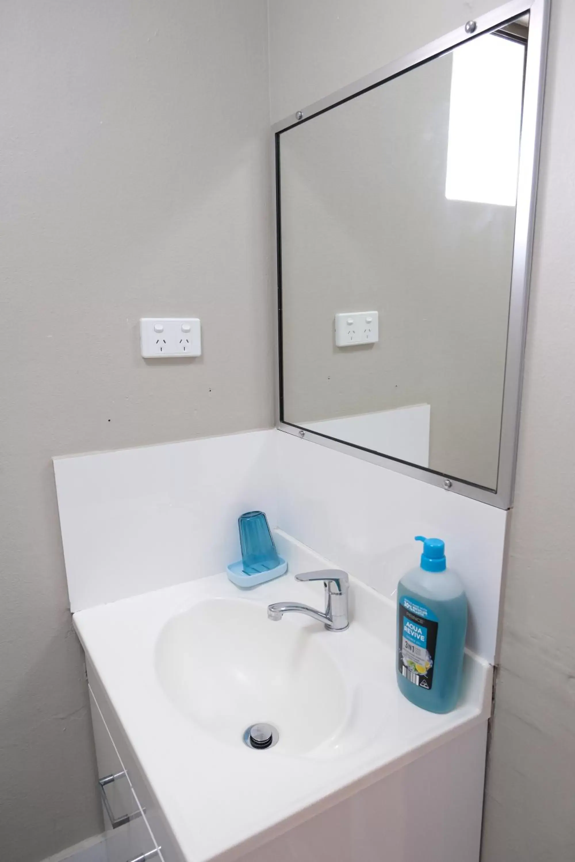 Toilet, Bathroom in Sapphire Palms Motel