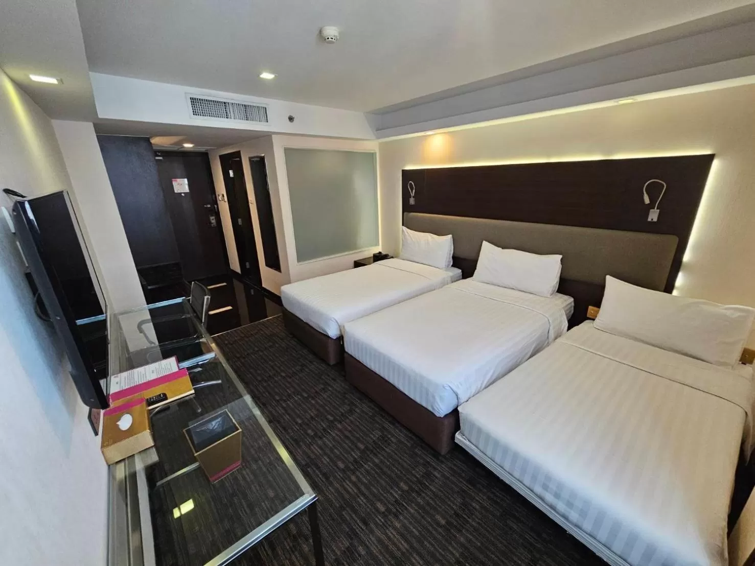 Deluxe Triple Room in Hotel Royal Bangkok