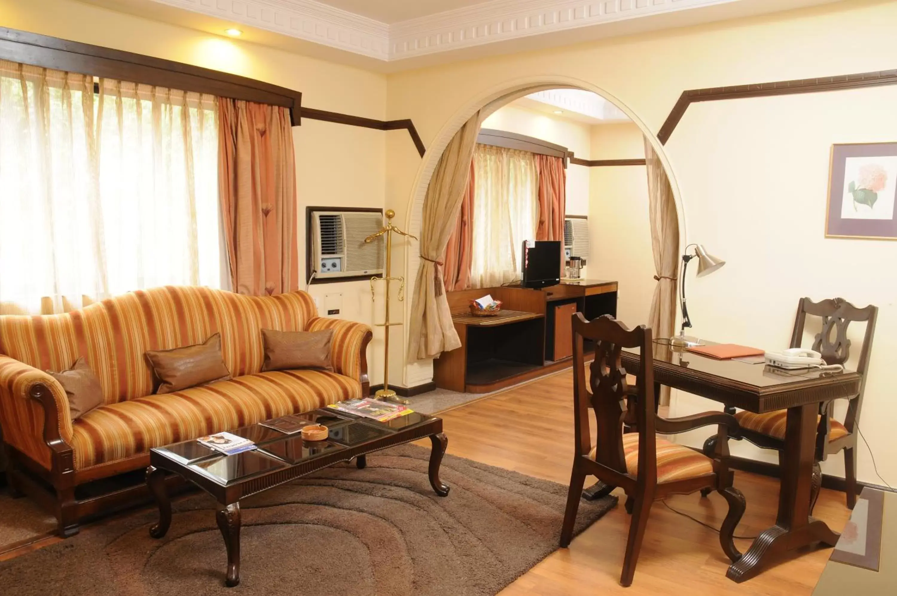 Living room, Seating Area in Lytton Hotel