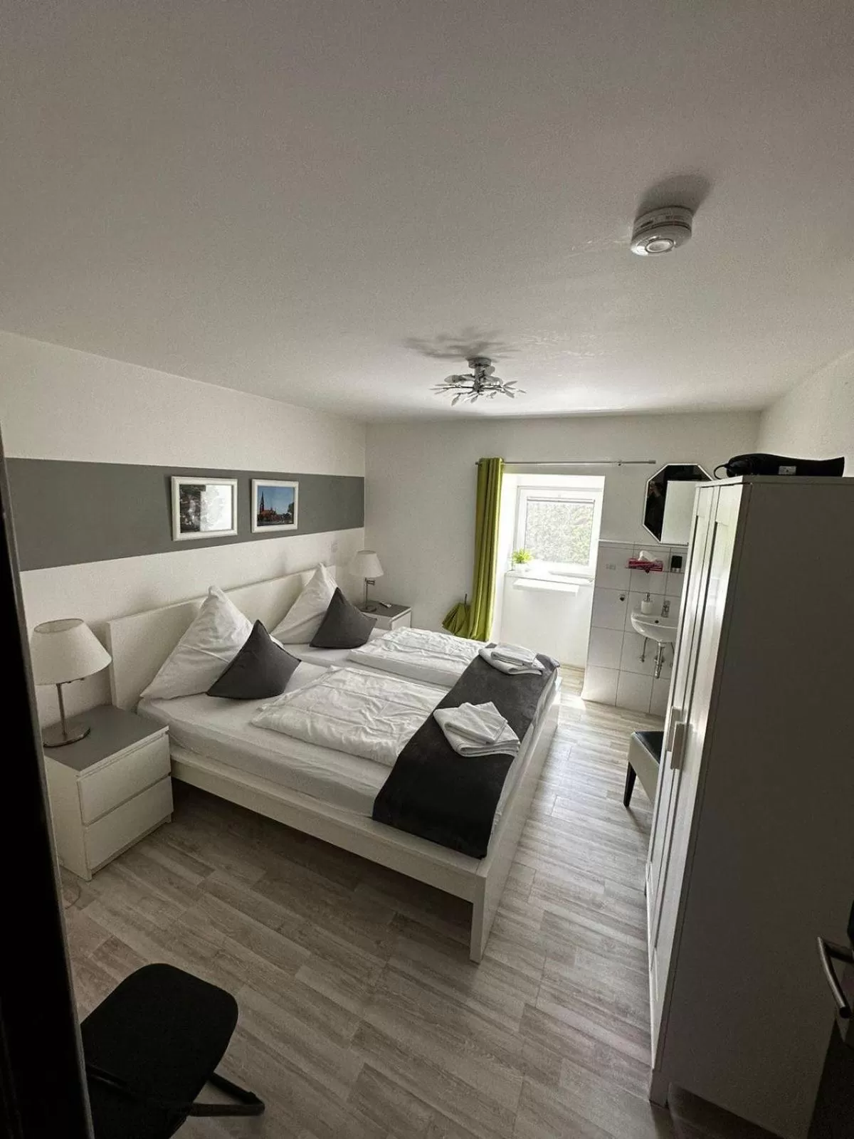 Bed in Hotel Deutscher Hof