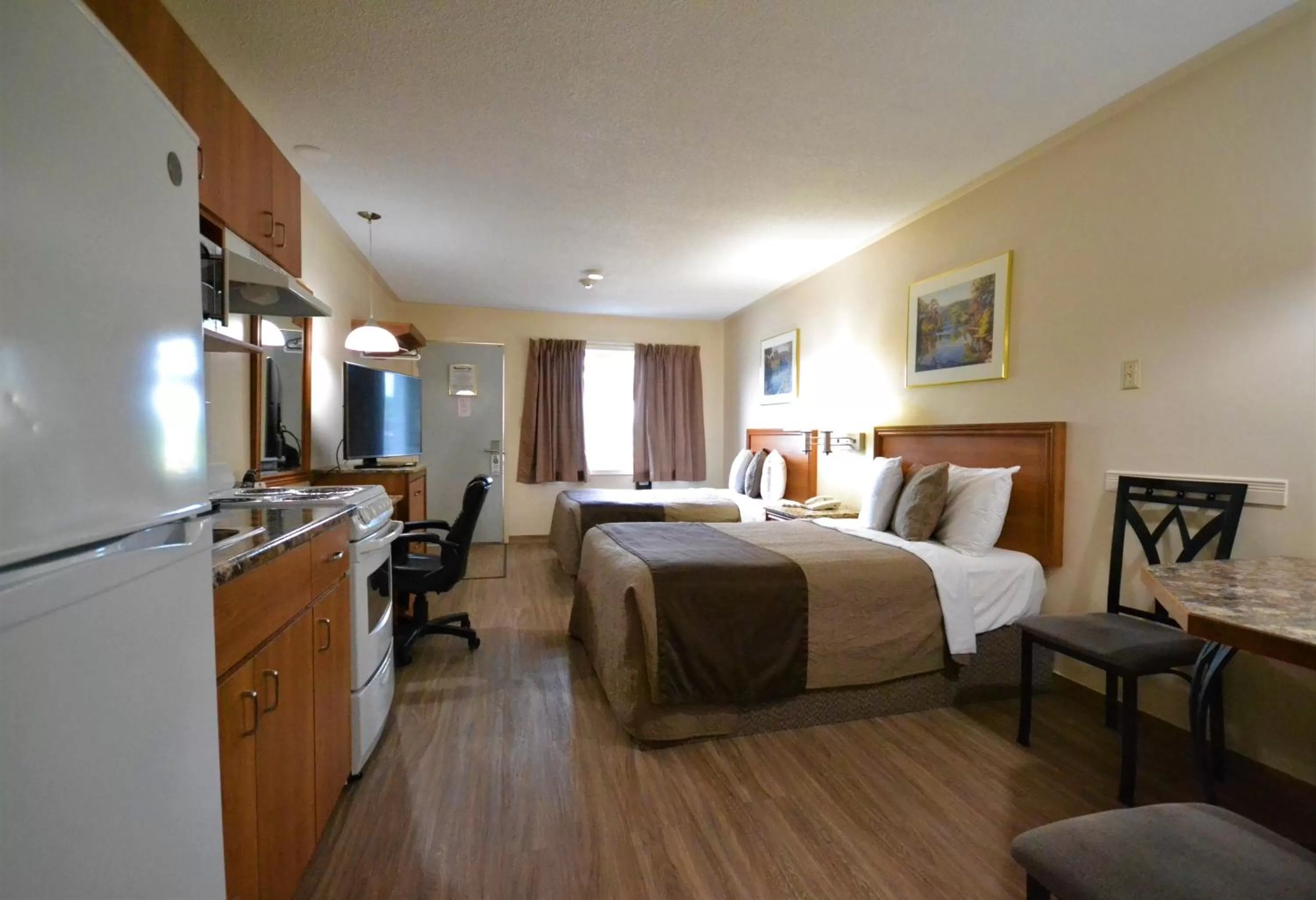 Bedroom, Bed in Newmarket Inn