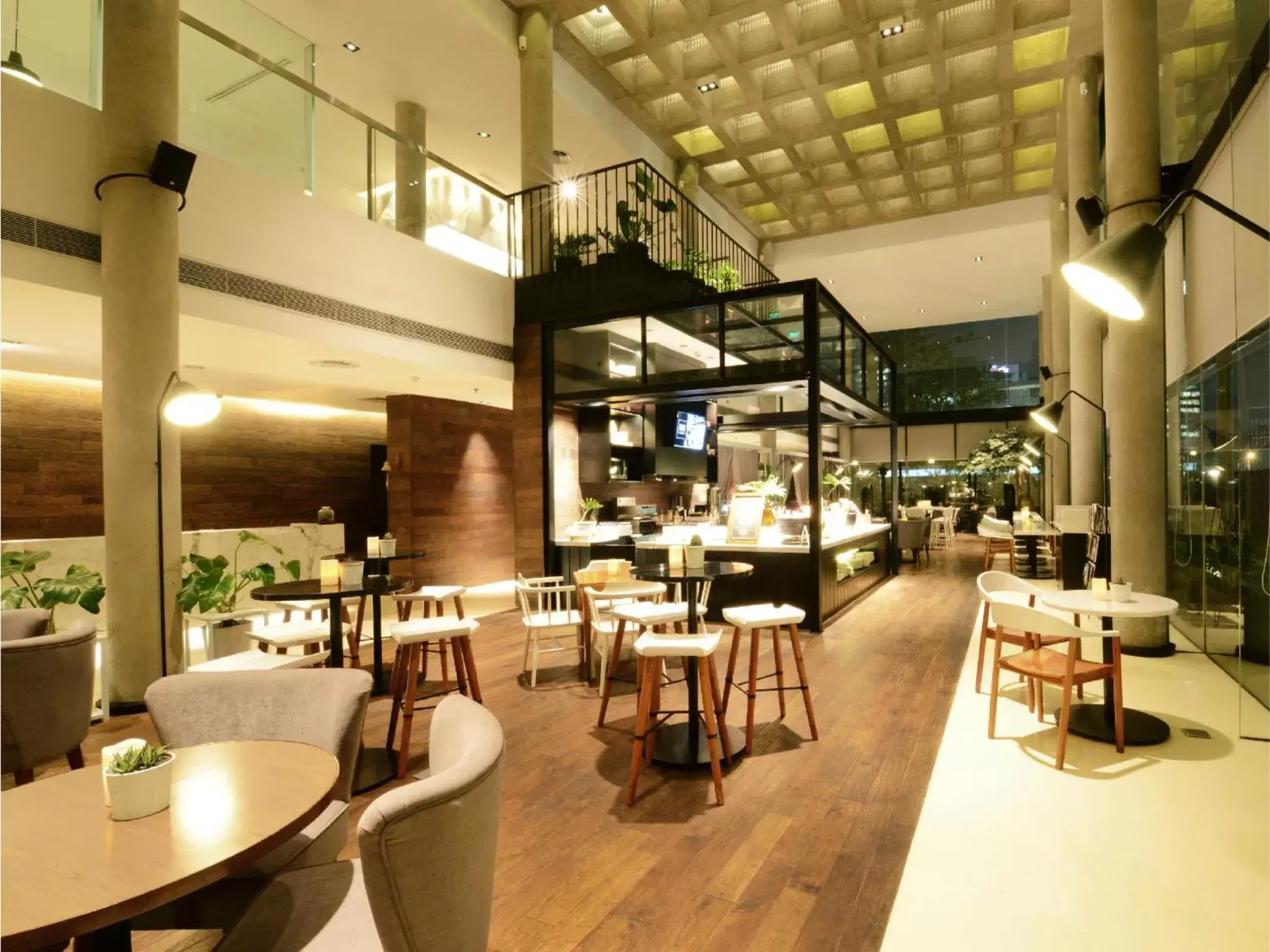 Lounge or bar, Restaurant/Places to Eat in Morrissey Hotel Residences