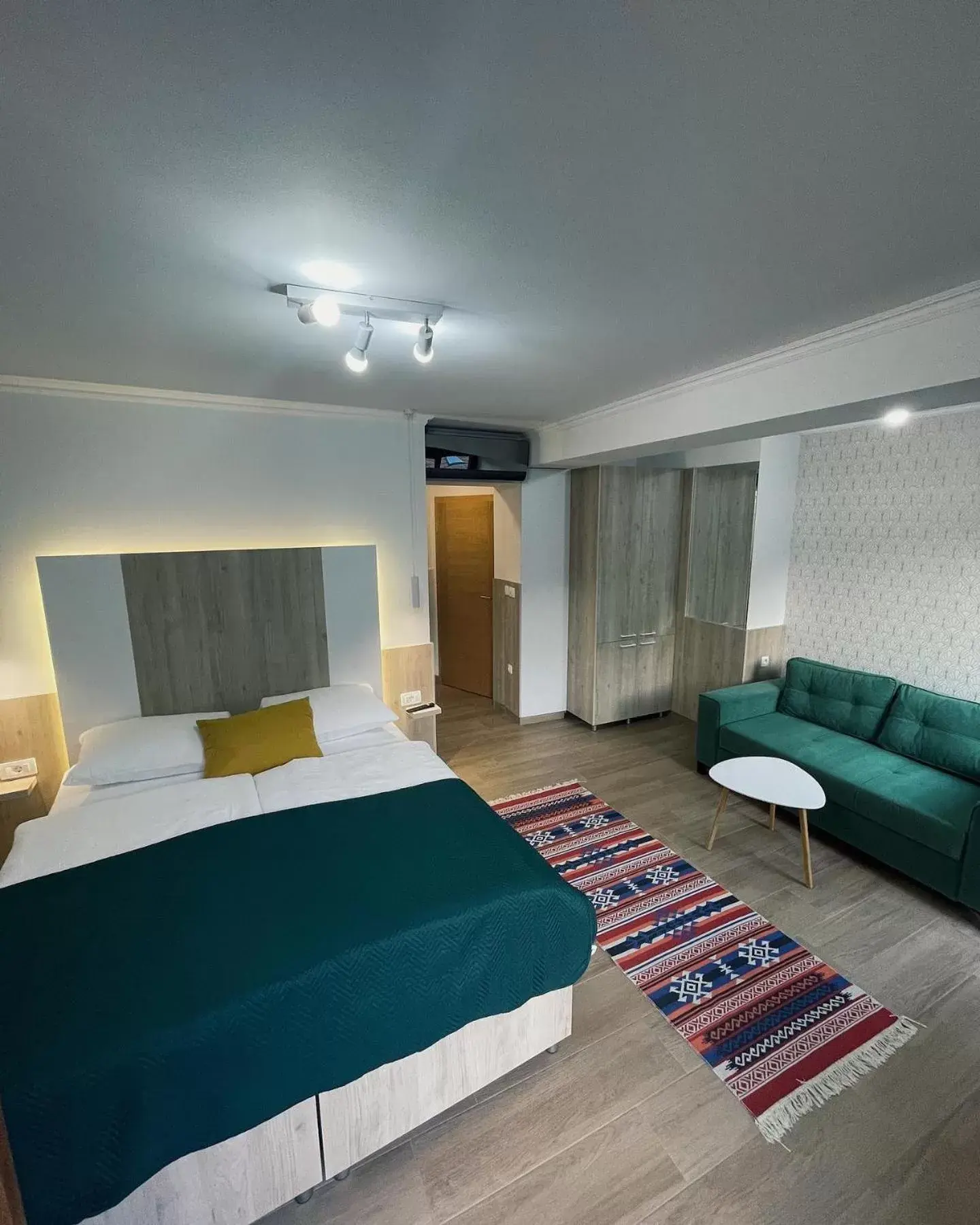 Queen Room with Balcony in Hotel - Villa Lejla Queen Room with Balcony in Hotel - Villa Lejla