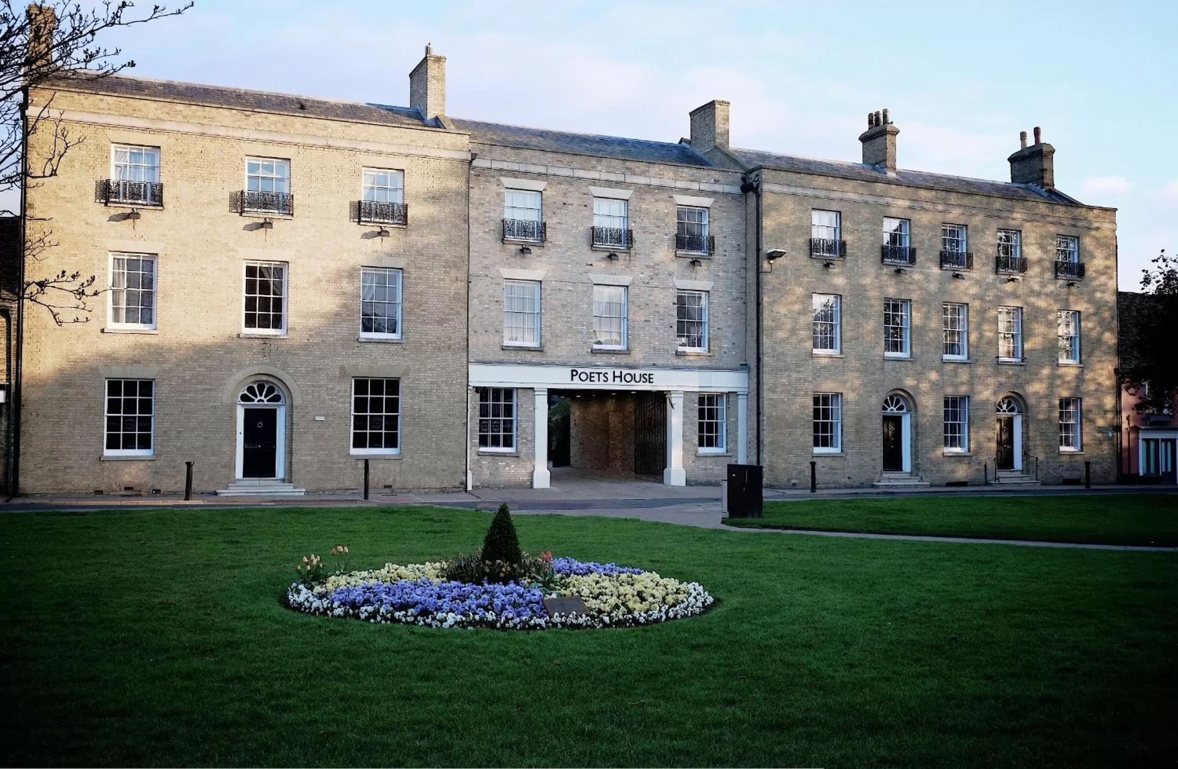 Facade/entrance in Poets House