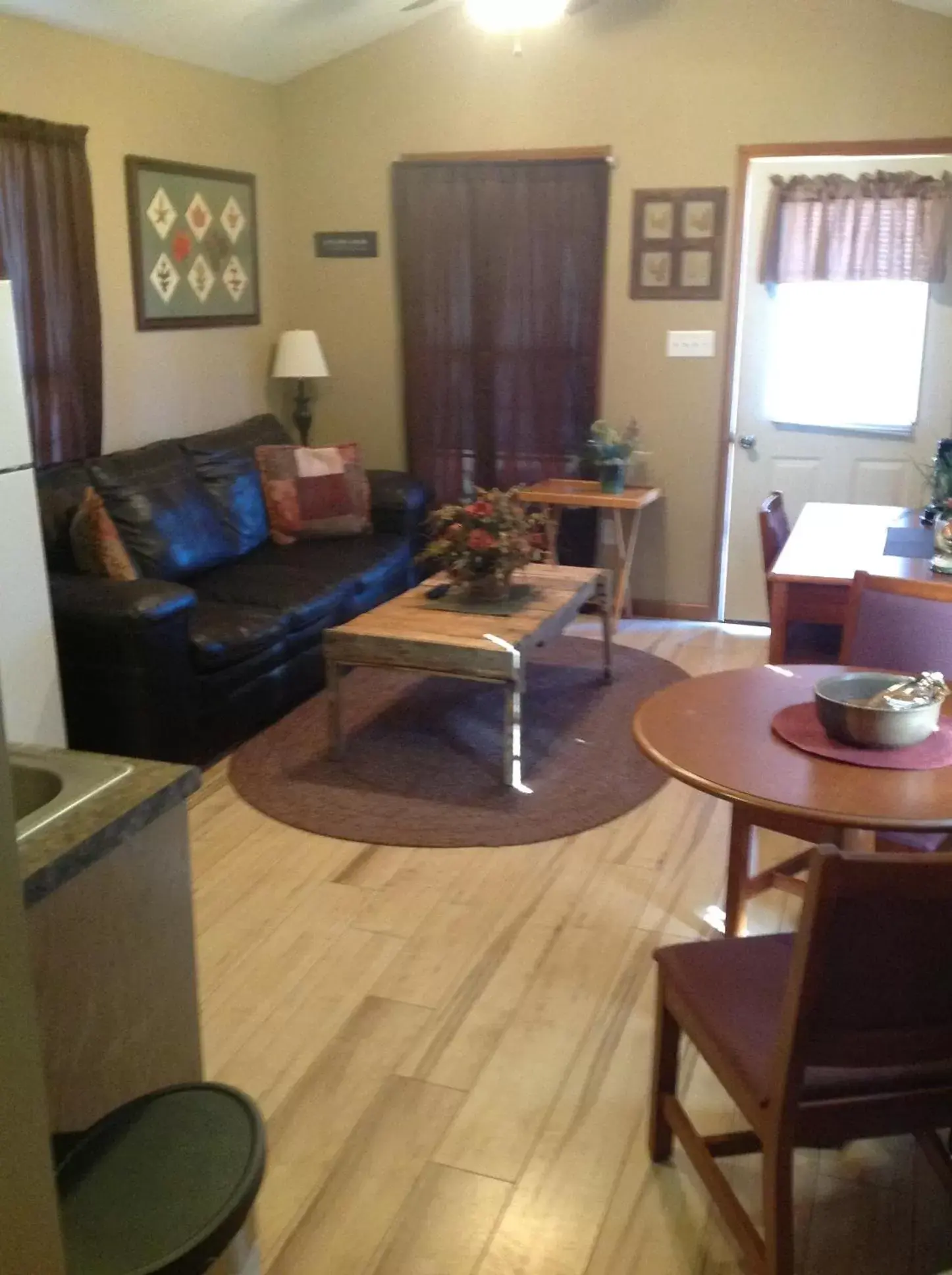 Living room, Seating Area in Qualla Cabins and Motel Cherokee near Casino
