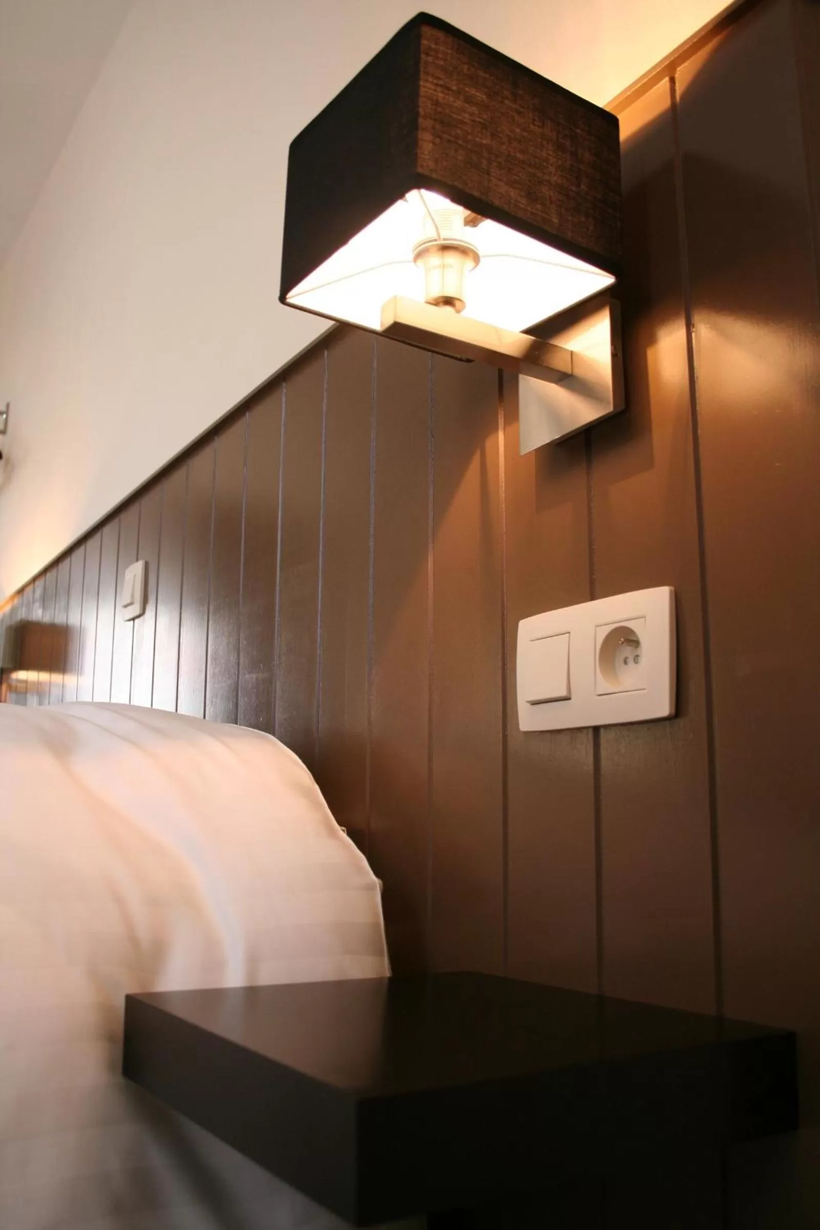 Decorative detail, Bed in B&B Geste d' Alice