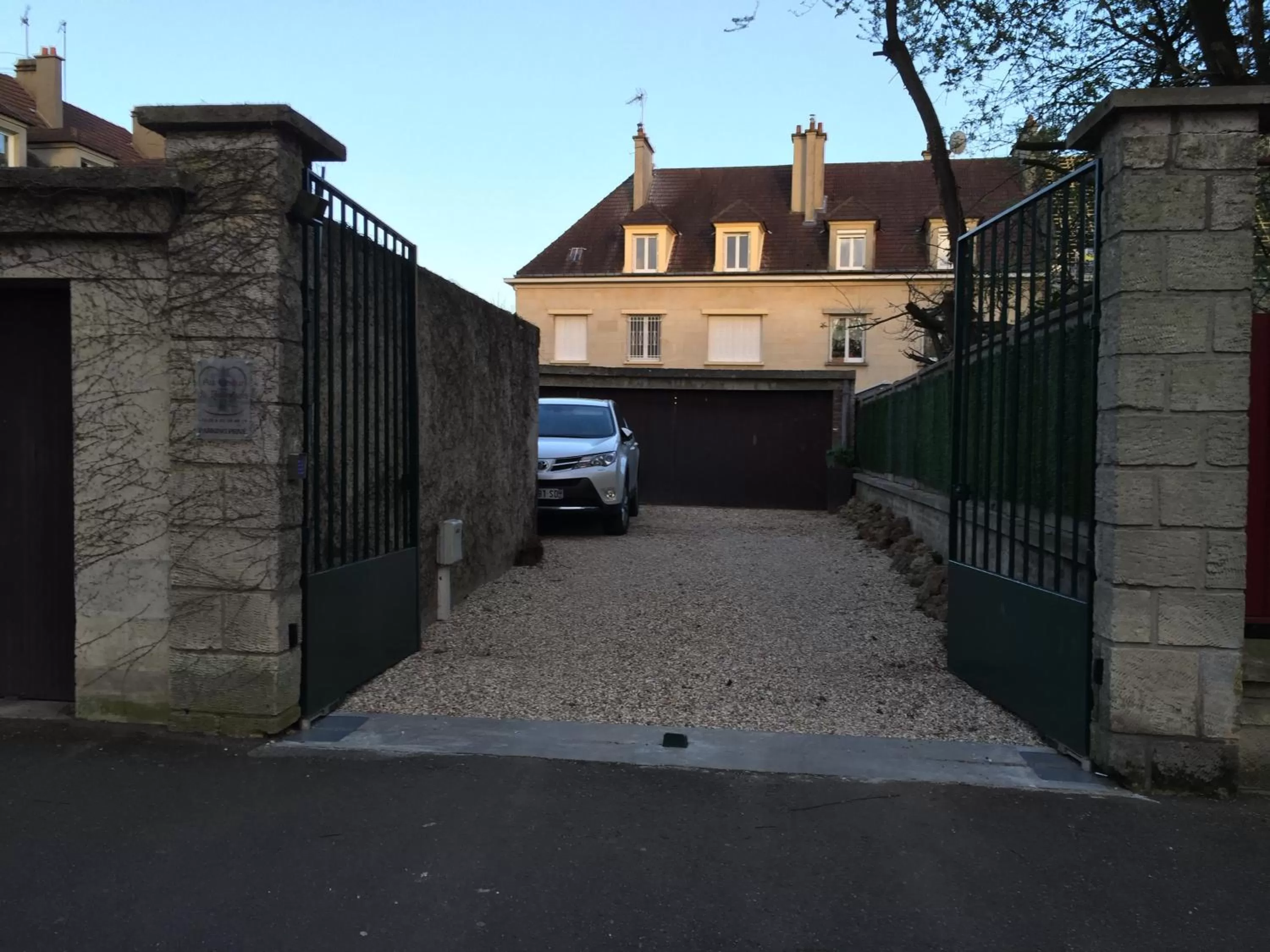 Garden, Property Building in Au Coeur De Beauvais