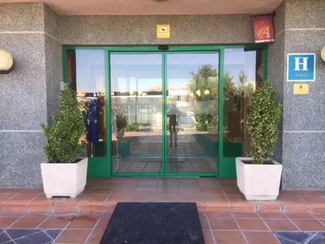 Facade/entrance in Miralcampo