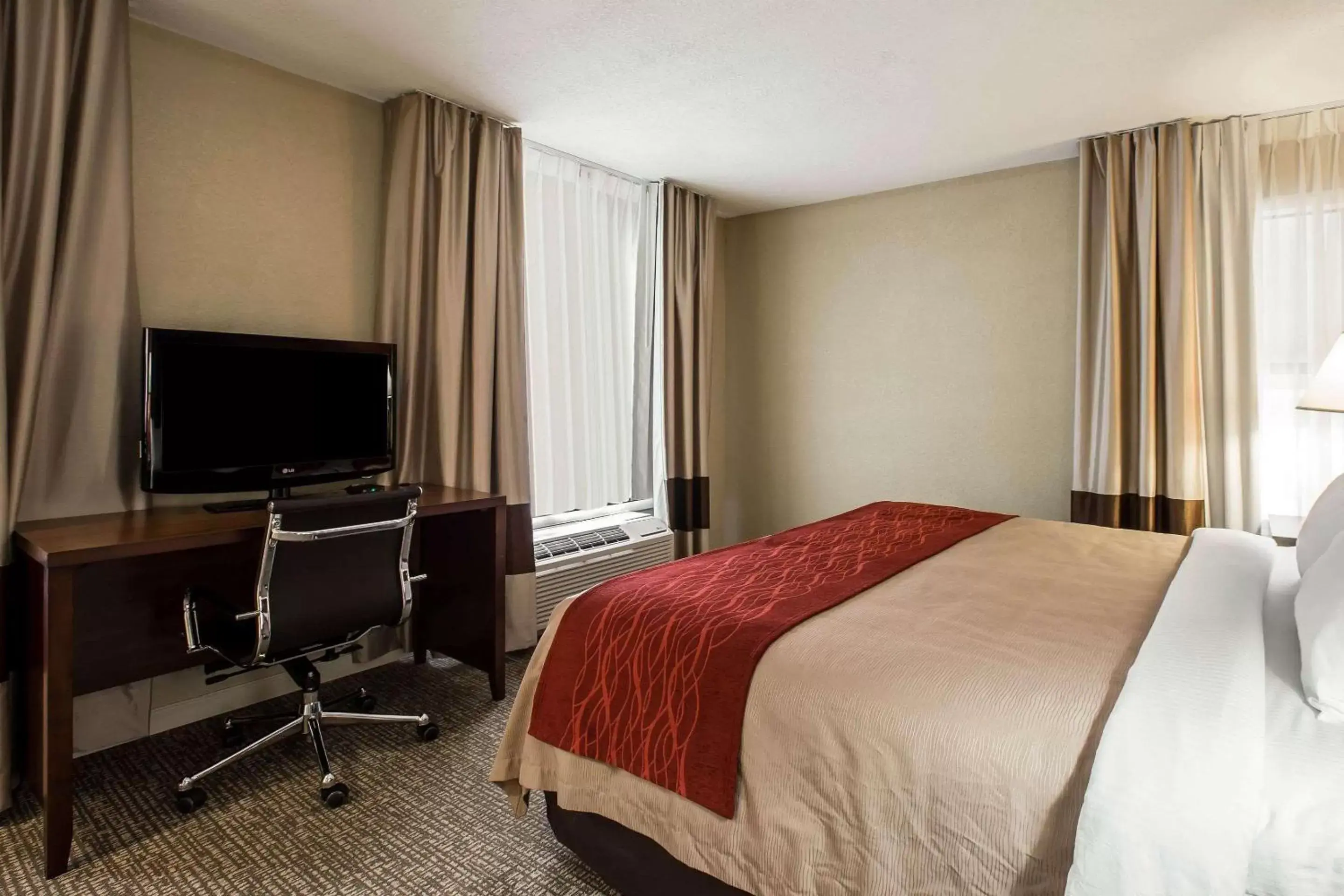 Photo of the whole room, Bed in Comfort Inn near Great Smoky Mountain National Park