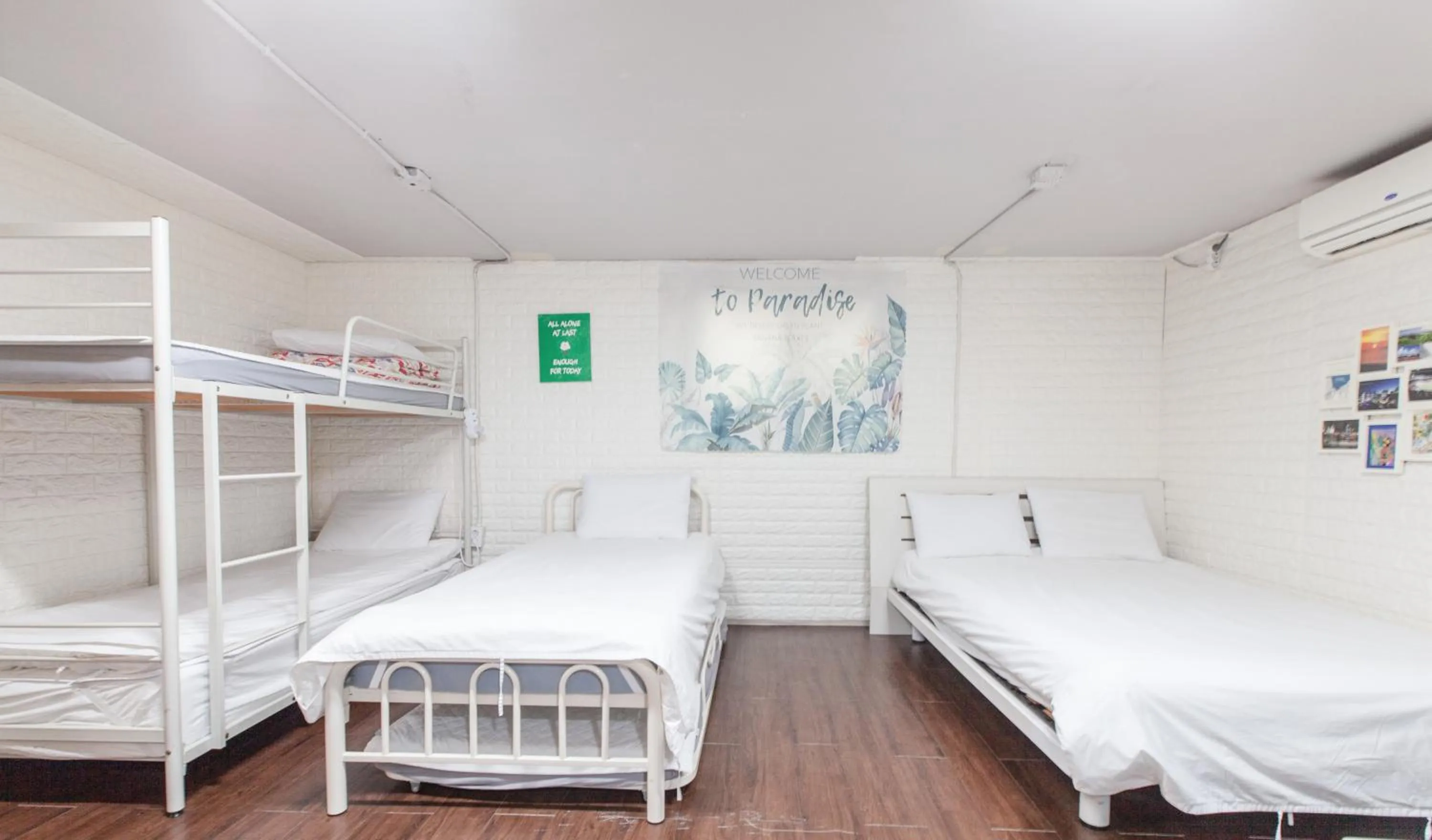 Photo of the whole room, Bed in Hongdae Style Guesthouse