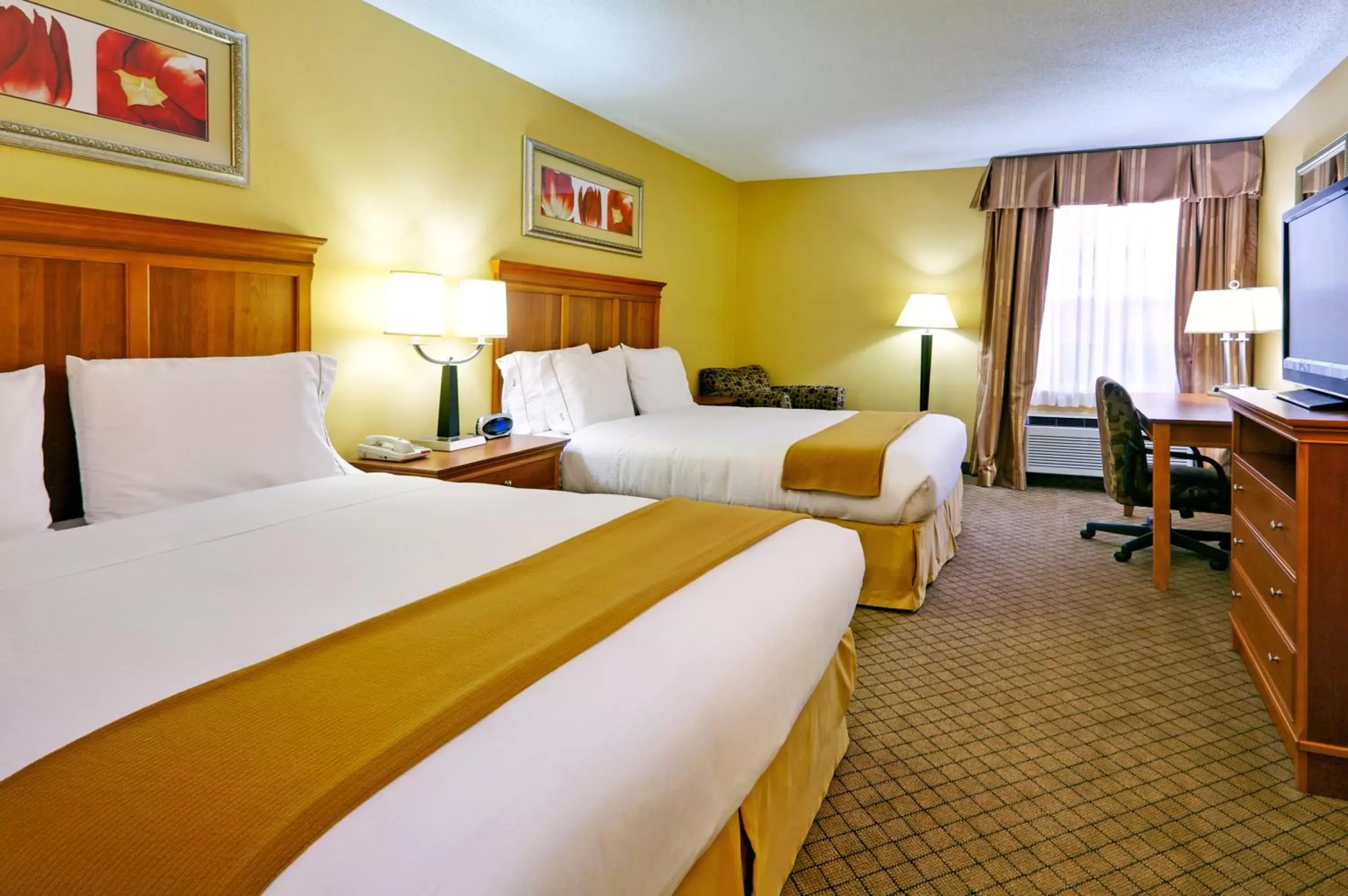 Day, Bed in Holiday Inn Express Hurricane Mills Waverly, an IHG Hotel